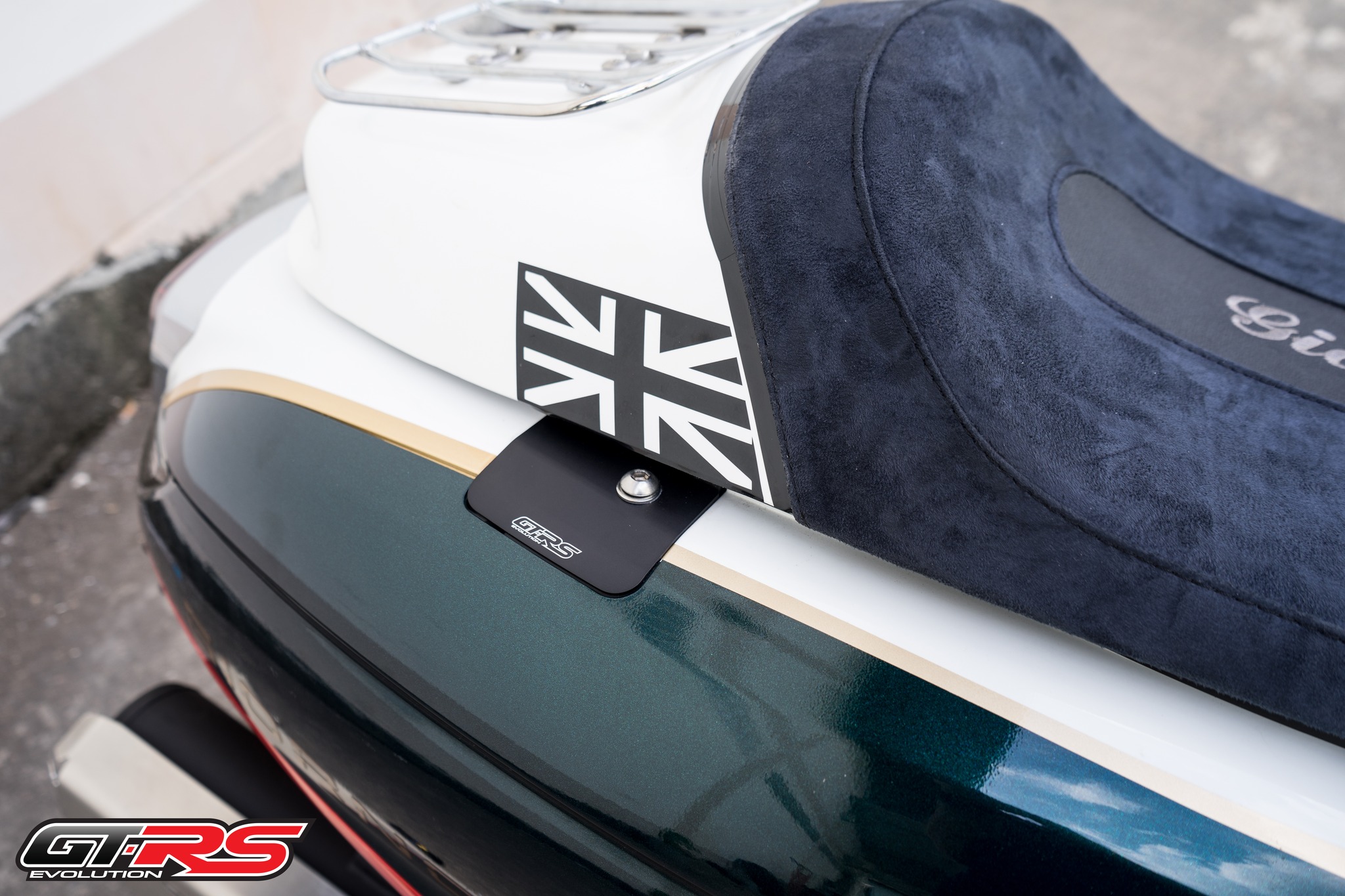 แผ่นปิดรูมือจับท้ายเบาะ มีเนียม 2D GTRS GIORNO+ รหัสสินค้า - เงิน - แดง - ทอง - ดำ - เขียว - น้ำเงิน - ม่วง ราคา 680 บาท/ชุด