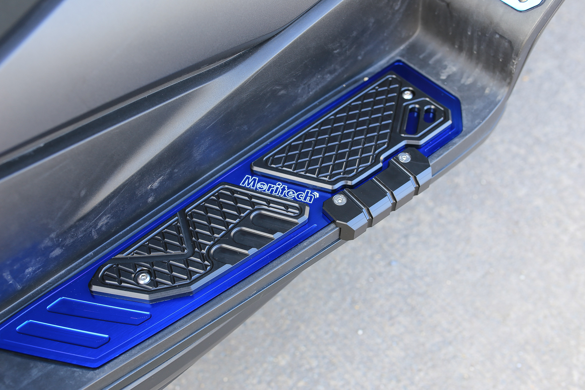 แผ่นพื้นพักเท้าหน้า CNC All New Forza 300 MORITECH ราคา2550