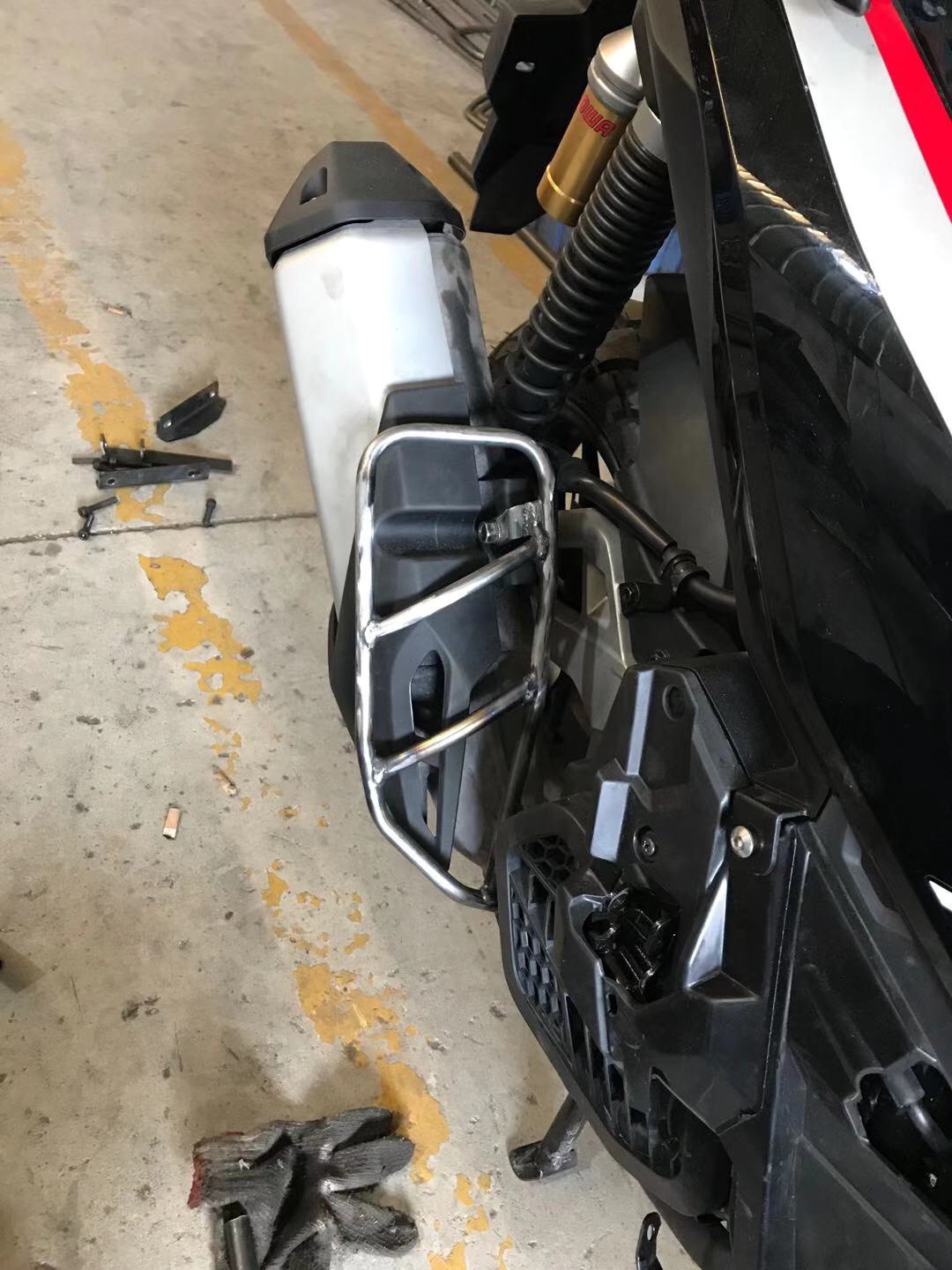 เหล็กกันล้มท่อ HONDA ADV150