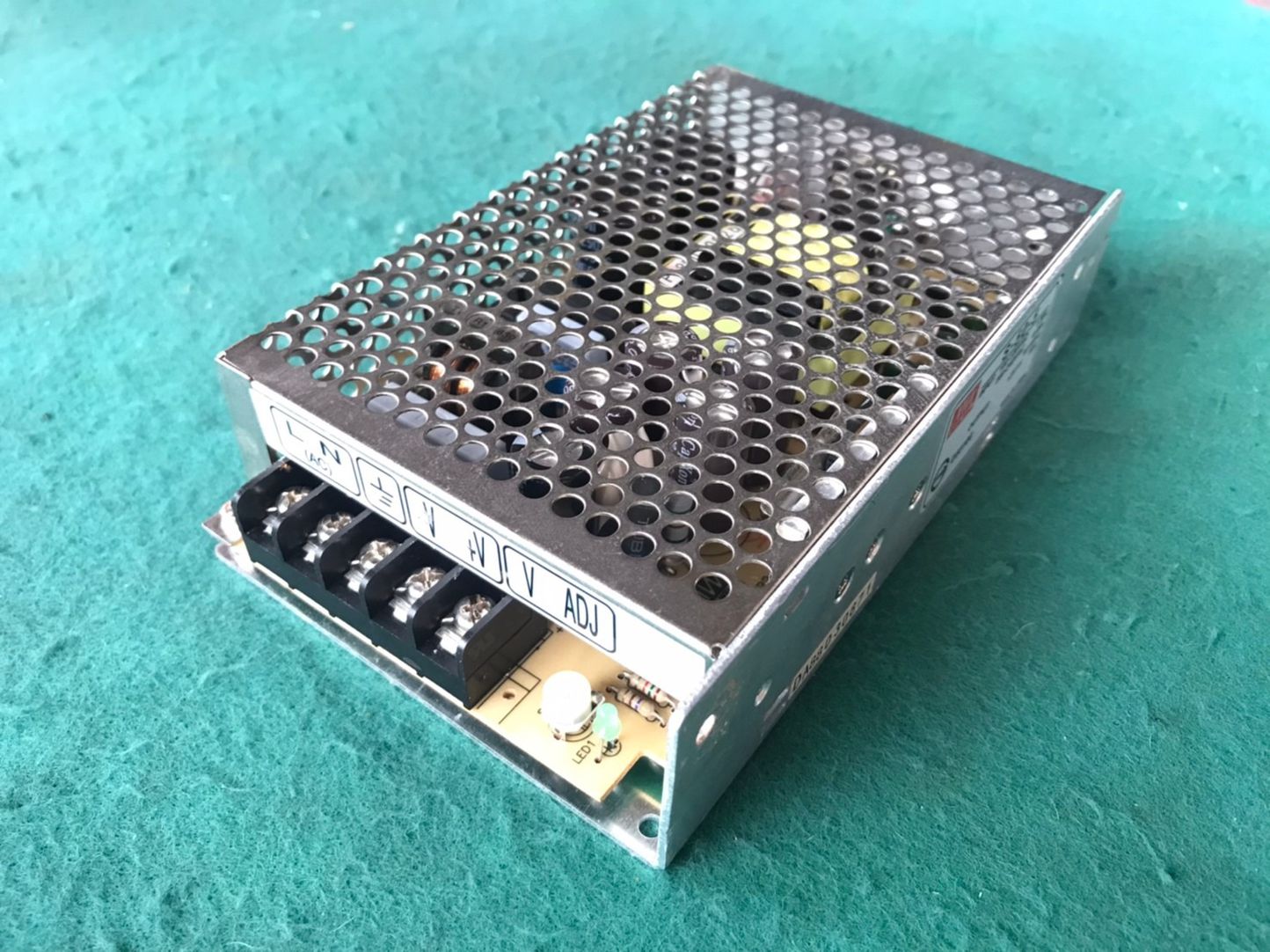 สวิตชิ่ง ยี่ห้อ MW input 100-240v output 5v 10A