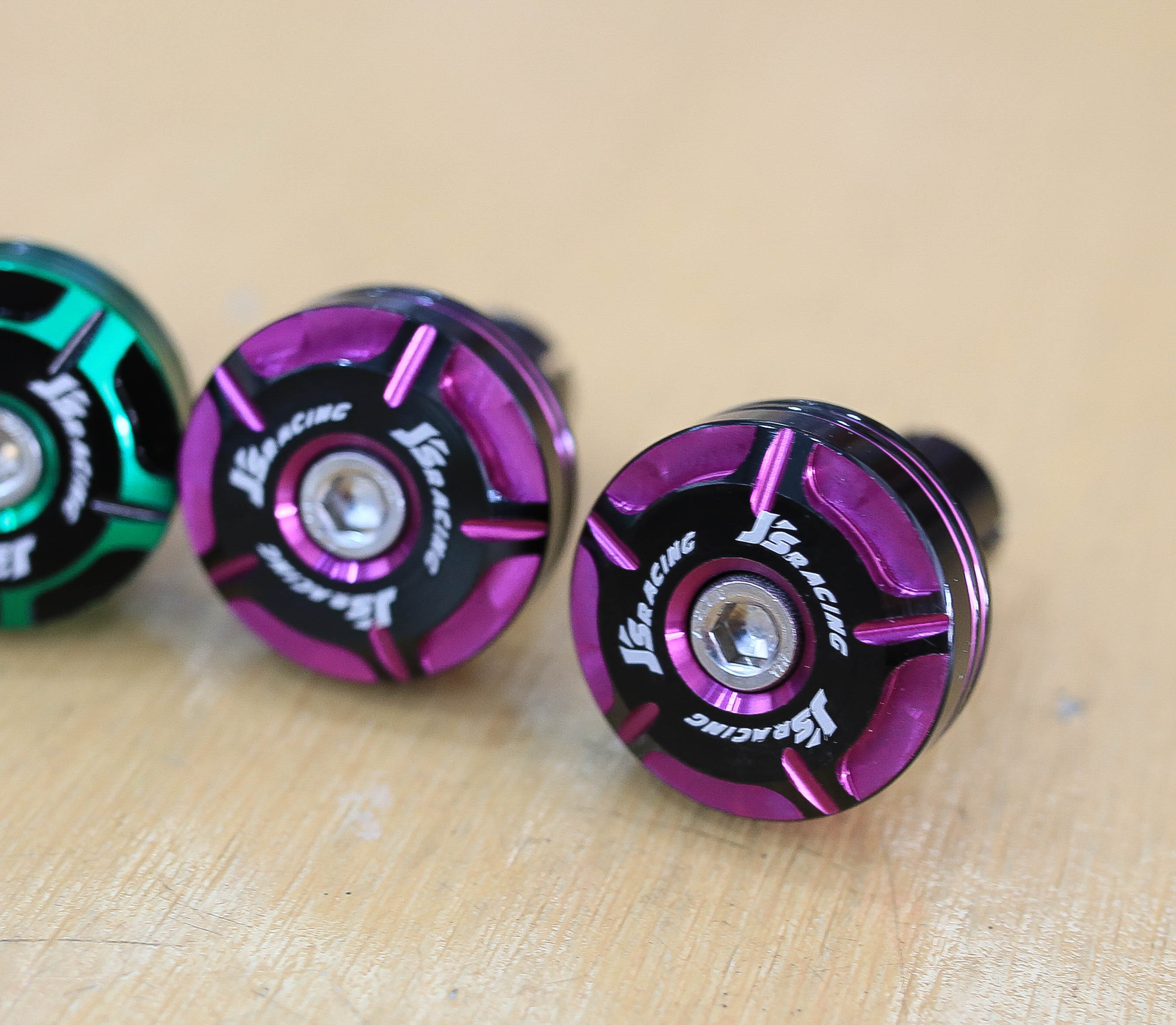 น็อตปลายแฮนด์ 34 MM Js Racing 2สี ราคา550 ใส่รถ Forza , Xmax , Pcx , Nmax , Aerox , ทุกรุ่น
