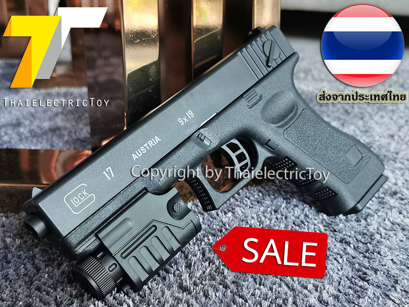 ปืนอัดลมพลาสติก Glock 17 ชักยิงทีล่ะนัด ลำกล้องยาว 7.5 นิ้ว หนัก 239 กรัม มีไฟฉายและเลเซอร์ ใช้ลูกกระสุนพลาสติก 6 มิล