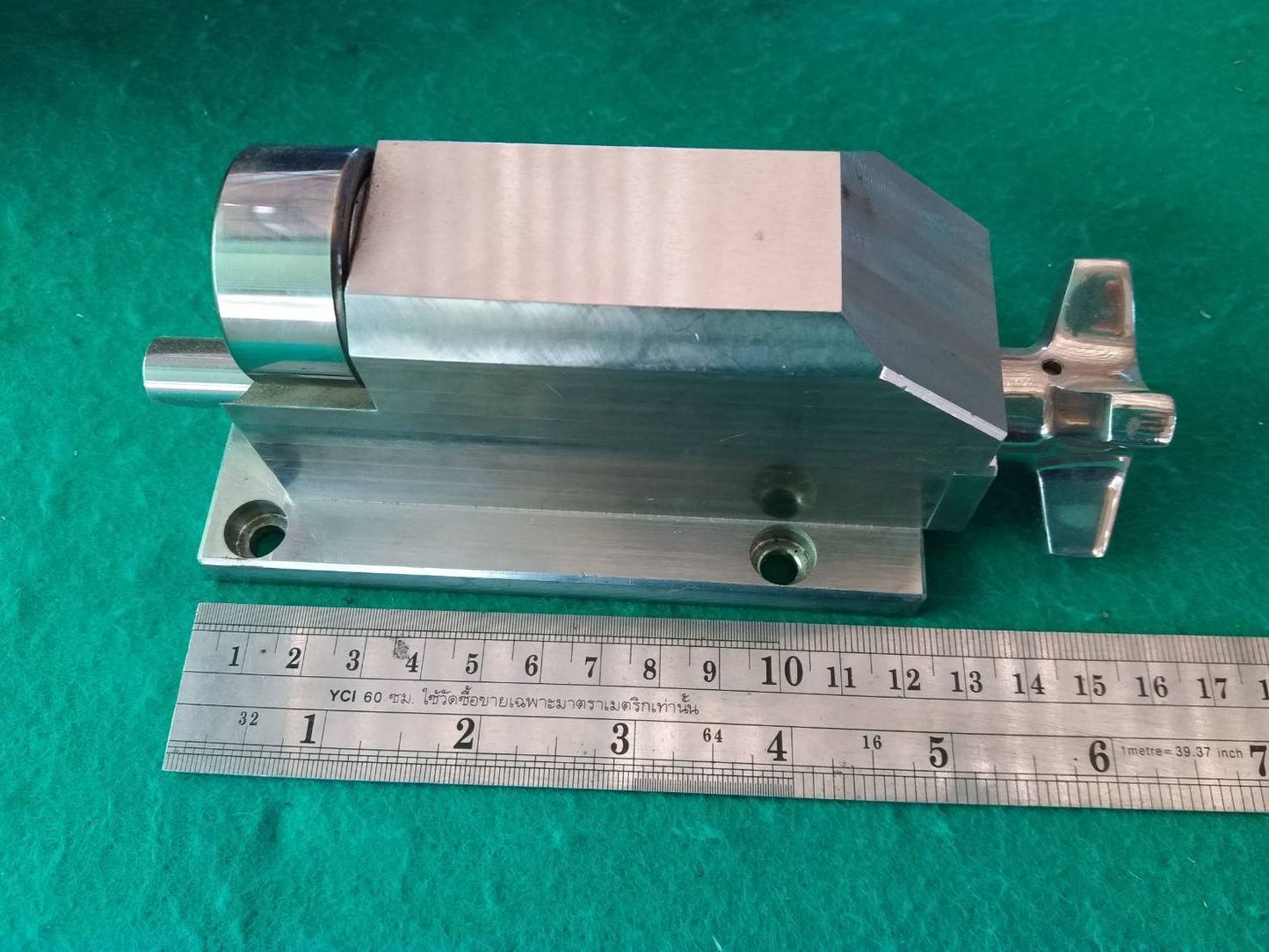 ลูกปืนลูกกลิ้ง ติดแท่นสแตนเลสตามภาพ ยี่ห้อ THK made in Japan