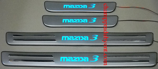 ชายบันไดสแตนเลสมีไฟ MAZDA 3 05-11 แสงสีฟ้า