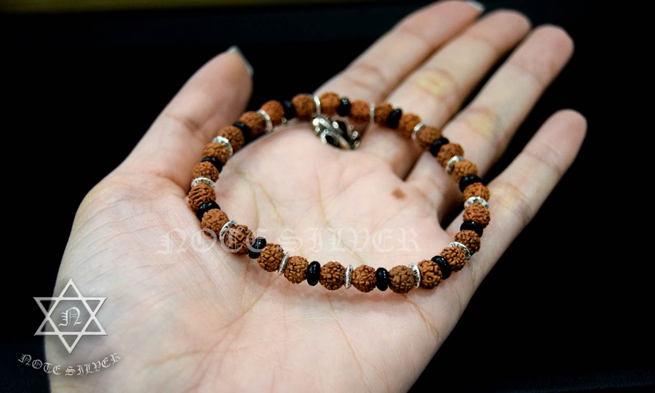 สร้อยข้อมือเงินแท้ รุทรักษะ หรือน้ำตาพระศิวะ สลับเงินแท้และกะลาตาเดียว ปลุกเสกแล้ว วัดศีรษะทอง (วัดพระราหู) NSSV2046