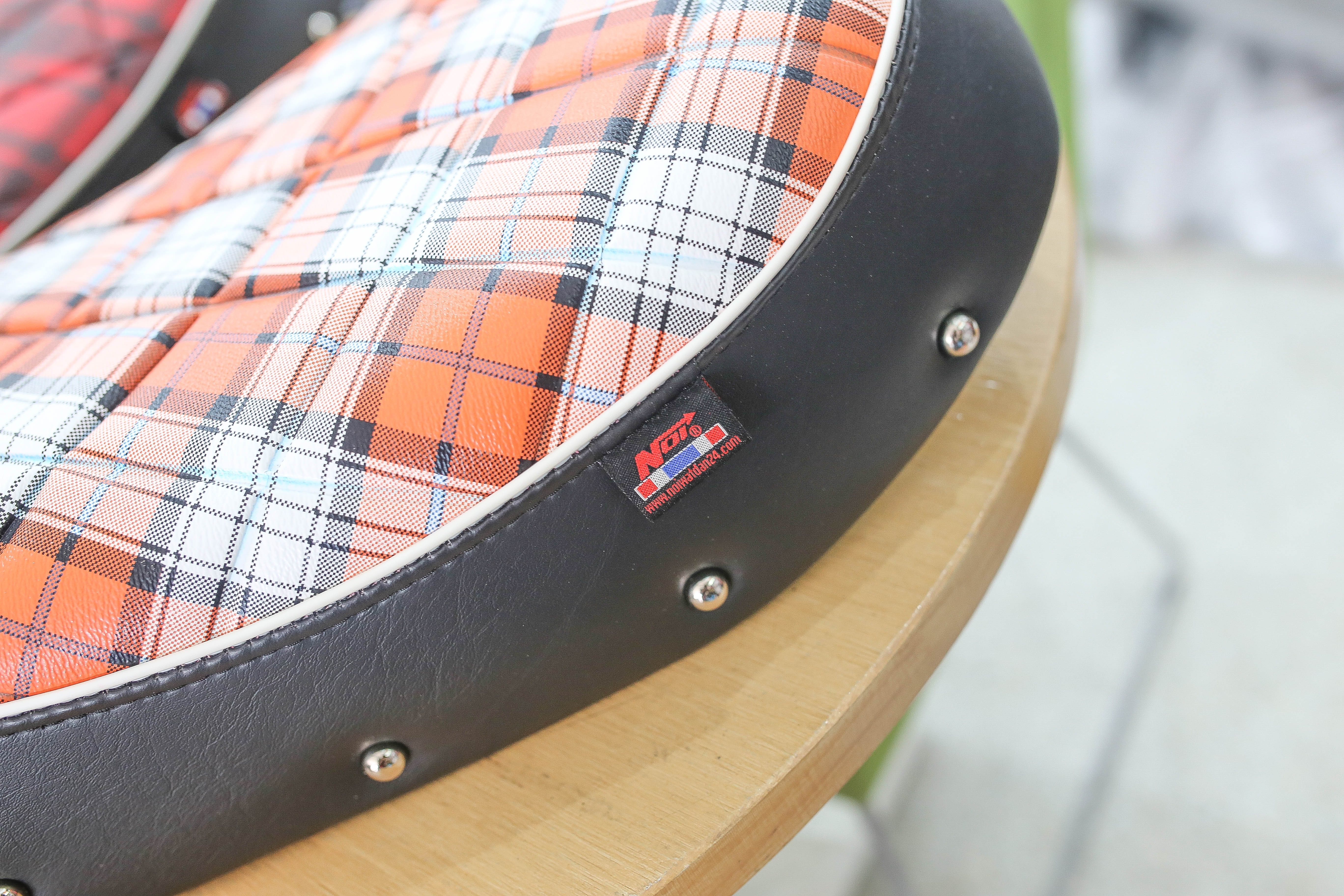 เบาะแต่ง หน่อยวัดด่าน Honda Mankey 125 ลายสก็อตแดง-ส้ม ราคา2800