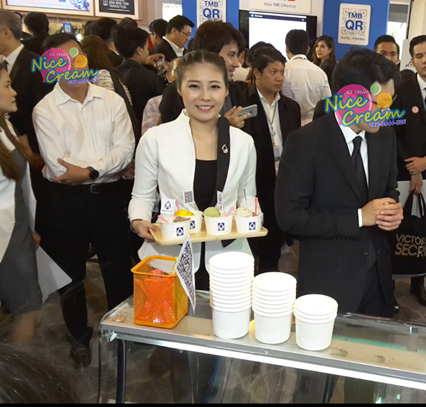 ออกงานแจกไอศครีมในนาม ธนาคารกรุงเทพ งานแถลงข่าวเปิดตัว QR Code ของทุกสถาบันการเงิน และทุกธนาคาร วันที่ 30 สิงหาคม พ.ศ. 2560 @ธนาคารแห่งประเทศไทย