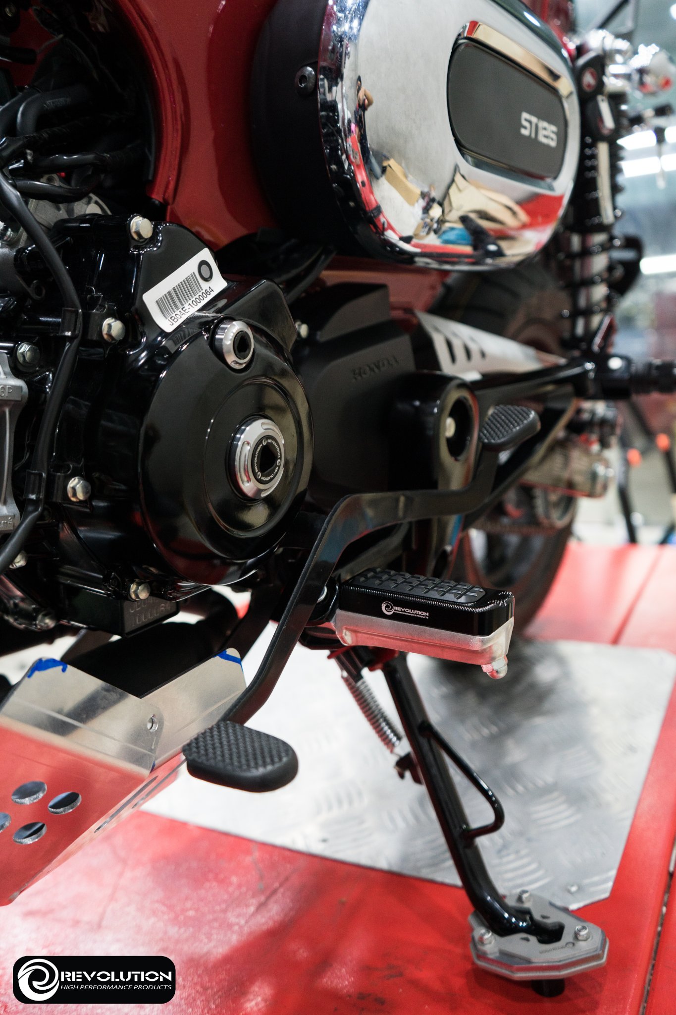 พักเท้าหน้า CNC REVOLUTION ST-125Dax/MONKEY-125 ราคา 1,650 บาท/คู่