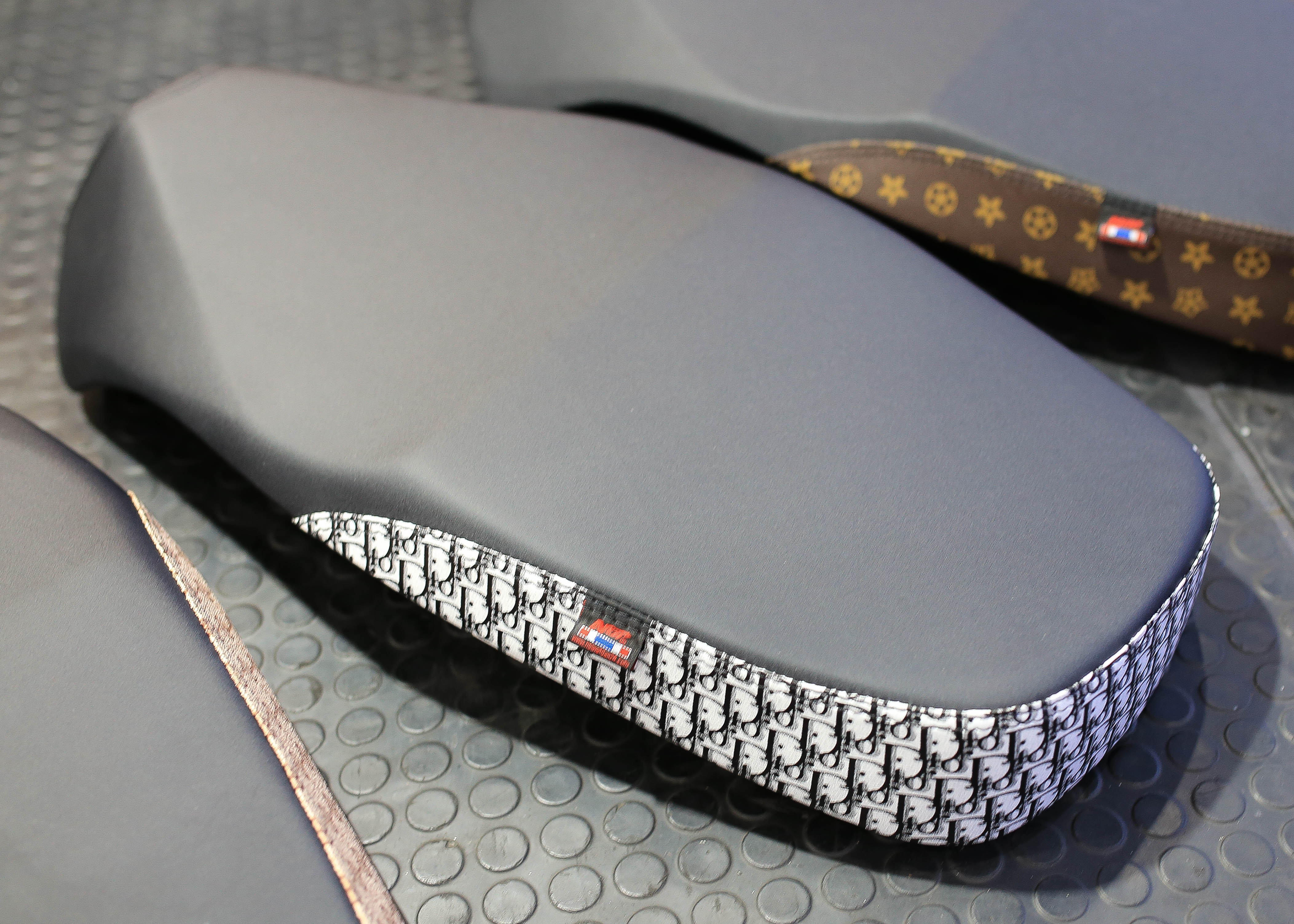 เบาะ Honda Giorno+ โครงเทียมตรงรุ่นเบาะ2ตอน หน่อยวัดด่าน มีหลายสี ราคาขายขาด1000