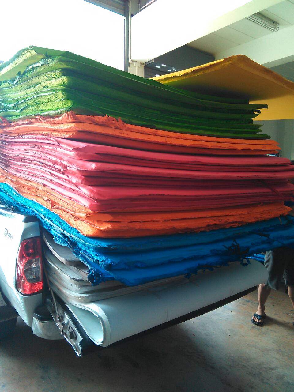 แผ่นยางEVA กันกระแทก สีสดต่างๆ หนา 30 มิล กว้าง 130 cm.ยาว 240 cm.