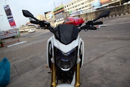 กระจกห้าเหลี่ยมบานเล็ก