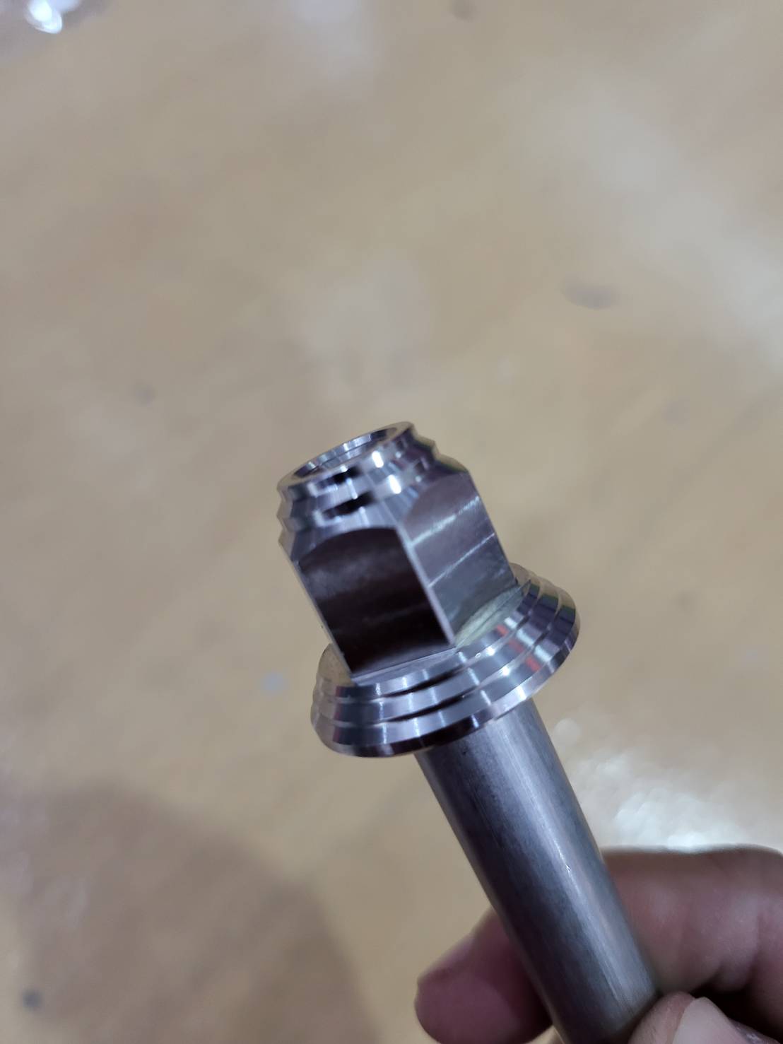 แกนล้อหน้า หัวสนามก้นหอย GIONO+ ราชาน็อต