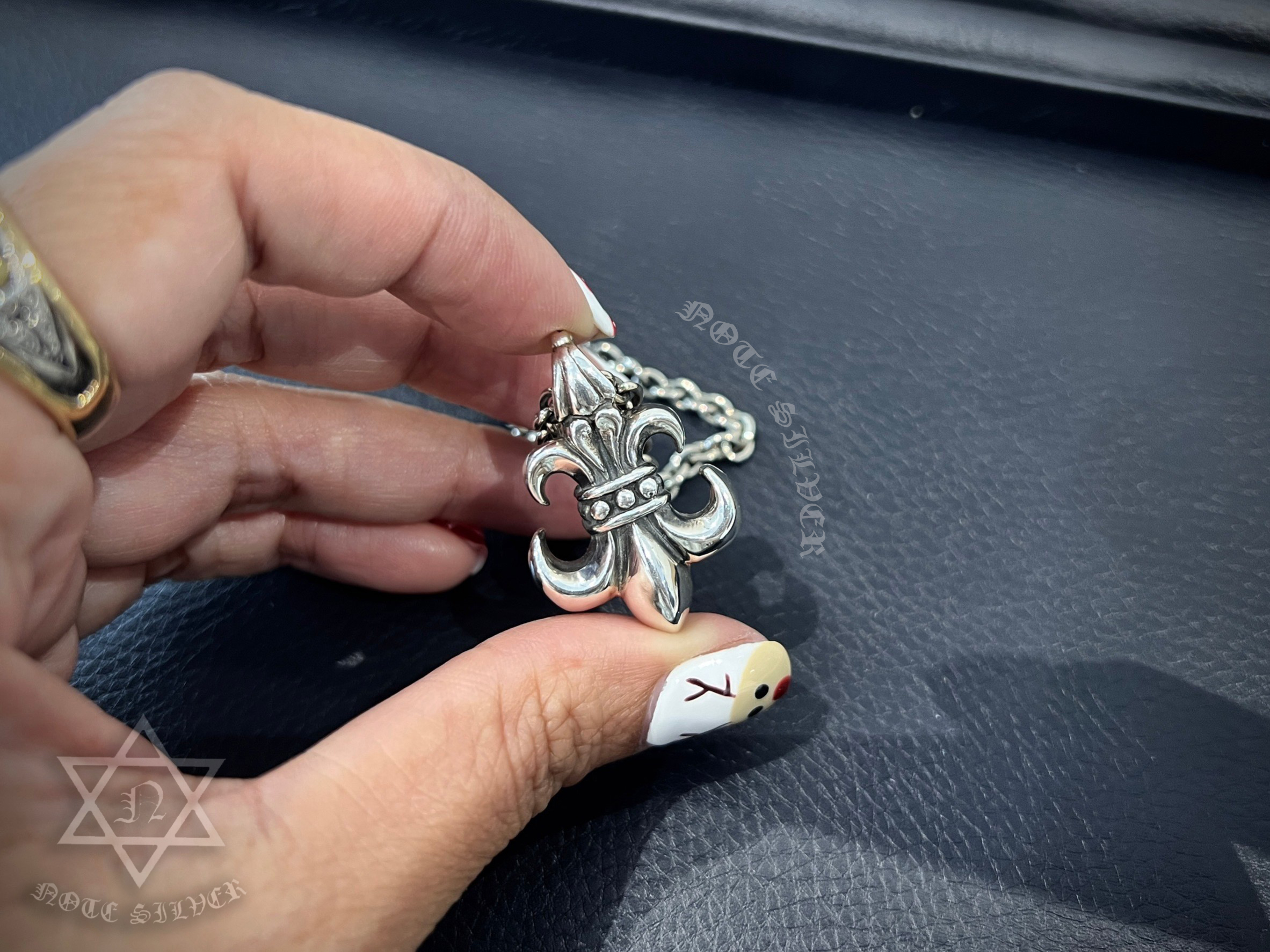 จี้เงินแท้ เฟลอร์เดอลีส์ ตันทั้งชิ้น ลายทั้งสองด้าน Sterling Silver 925 NSRG1494