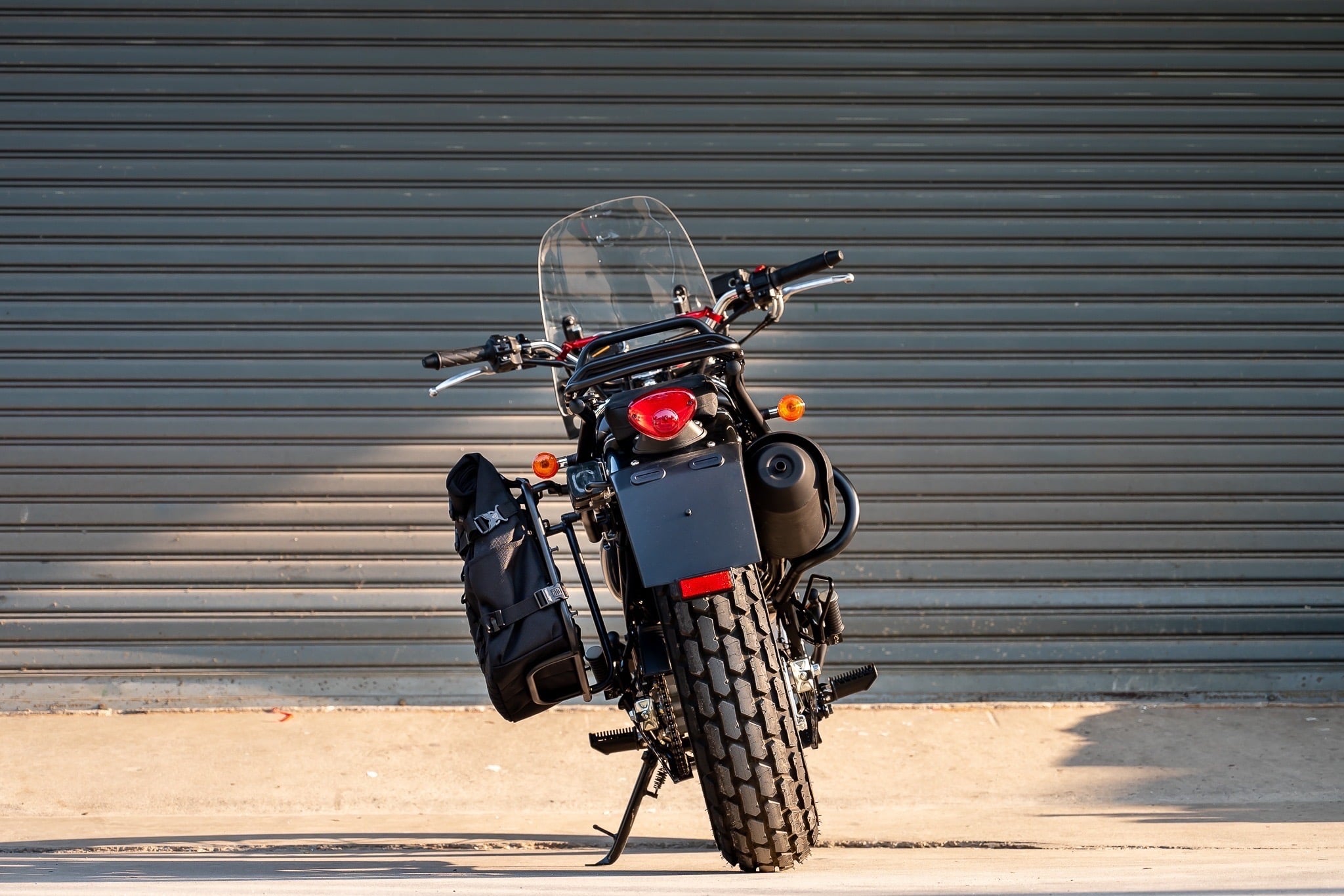 ของแต่ง Suzuki VanVan 200 MOTOZAAA VanVan200 / 125 1.ชิวหน้า V.1 2200฿ 2.ชิวหน้า V.2 2700฿ มีหน้ากาก 3.ชุดบังโคลนหน้า 2900฿ 4.แคชบาร์ 3990฿ ( มาพร้อมกันแคร้ง การ์ใต้ท้องเครื่อง ) 5. แร็คท้าย 3500฿ 6.แร็คกระเป๋าตัวใหญ่ 2100 ฿ 7.กระเป๋าข้างกันน้ำ 2690฿ 8.กั