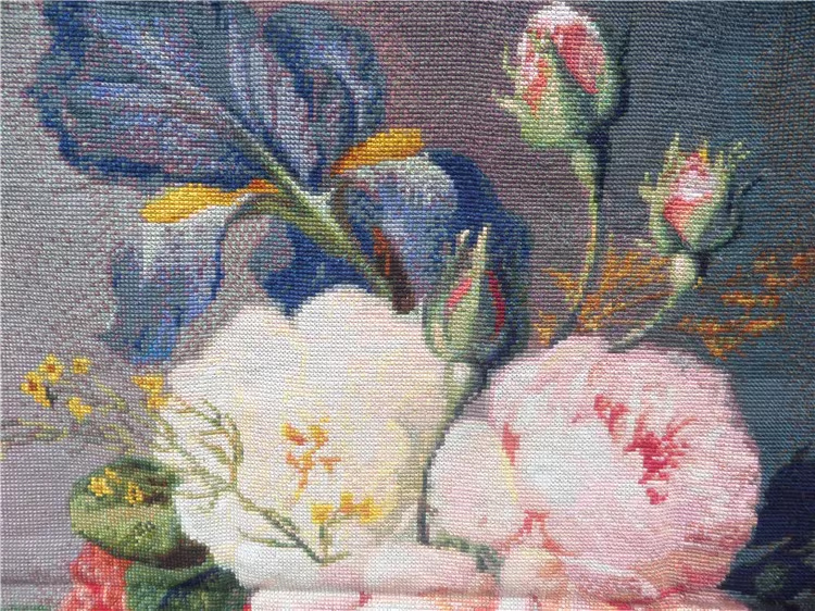 rose-1106 *สินค้าหมด* ชุดปักครอสติช ลายกุหลาบในแจกันแก้ว (ปักเต็มผืนผ้า ไม่มีเดินเส้น ผ้า11CTพิมพ์ลาย ปัก 3 เส้นเล็ก ) ขนาด 68*79 ซม.ผ้าครอสติช 11CTพิมพ์ลายปักเต็มลายผ้า ไหมคอตตอน 70 สี ผังลาย เข็ม