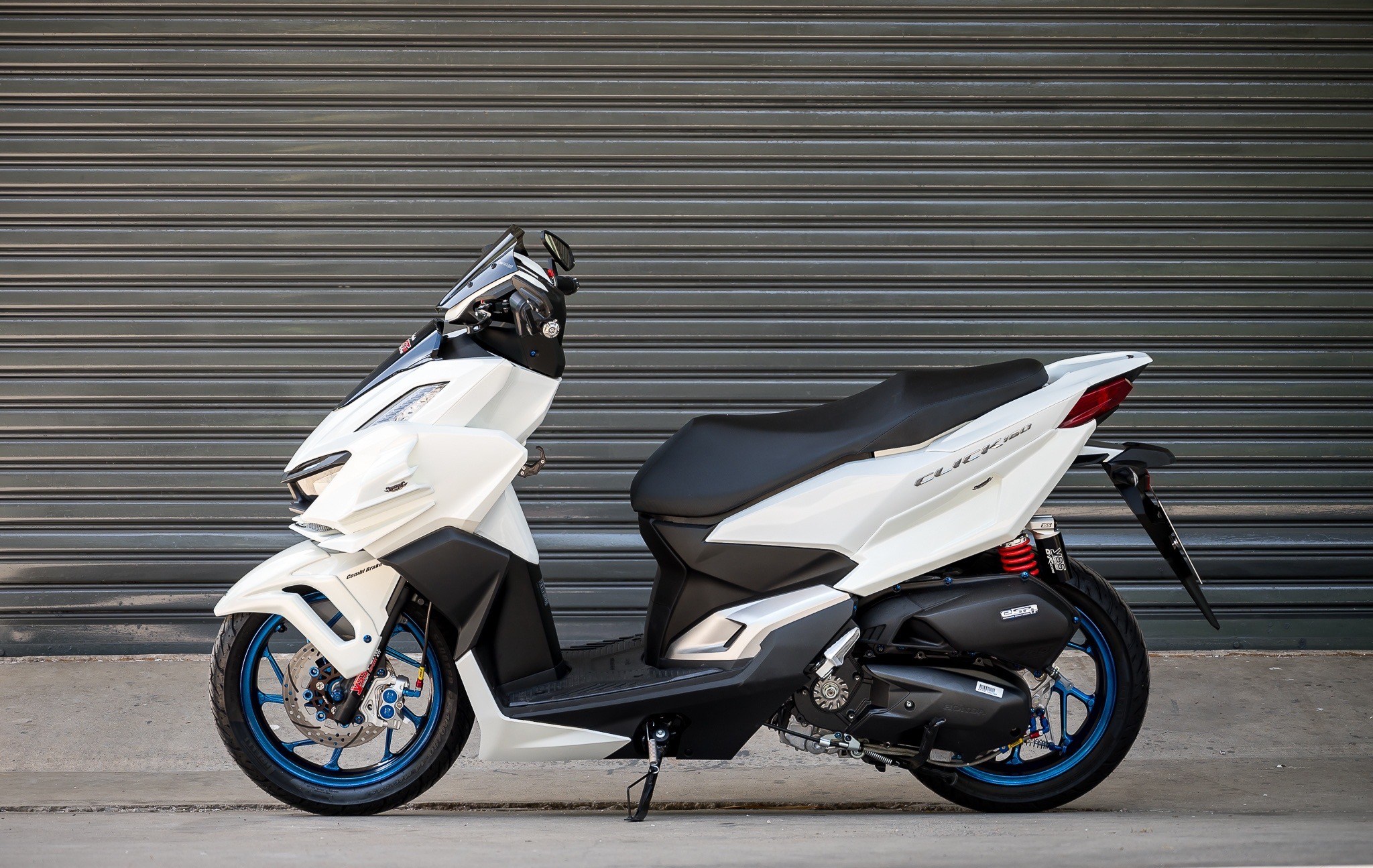 ชุดครอบท้ายแฟริ่ง Click160 1990฿ (ขาว ,ดำด้าน,แดง)