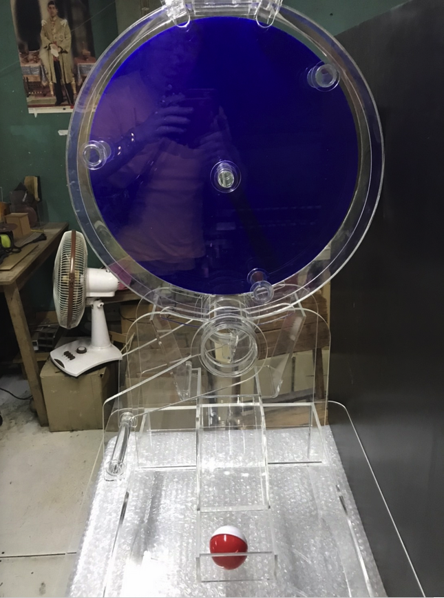 เครื่องออกรางวัลตู้อะครีลิค สำรับลูกบอลทรงกลม