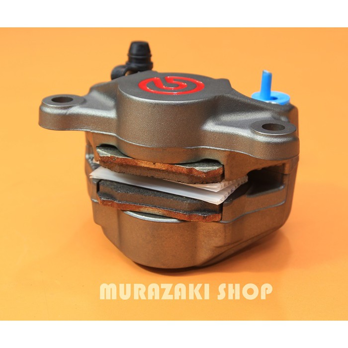 ปั๊มล่าง Brembo ปักข้างโลโก้แดง แท้