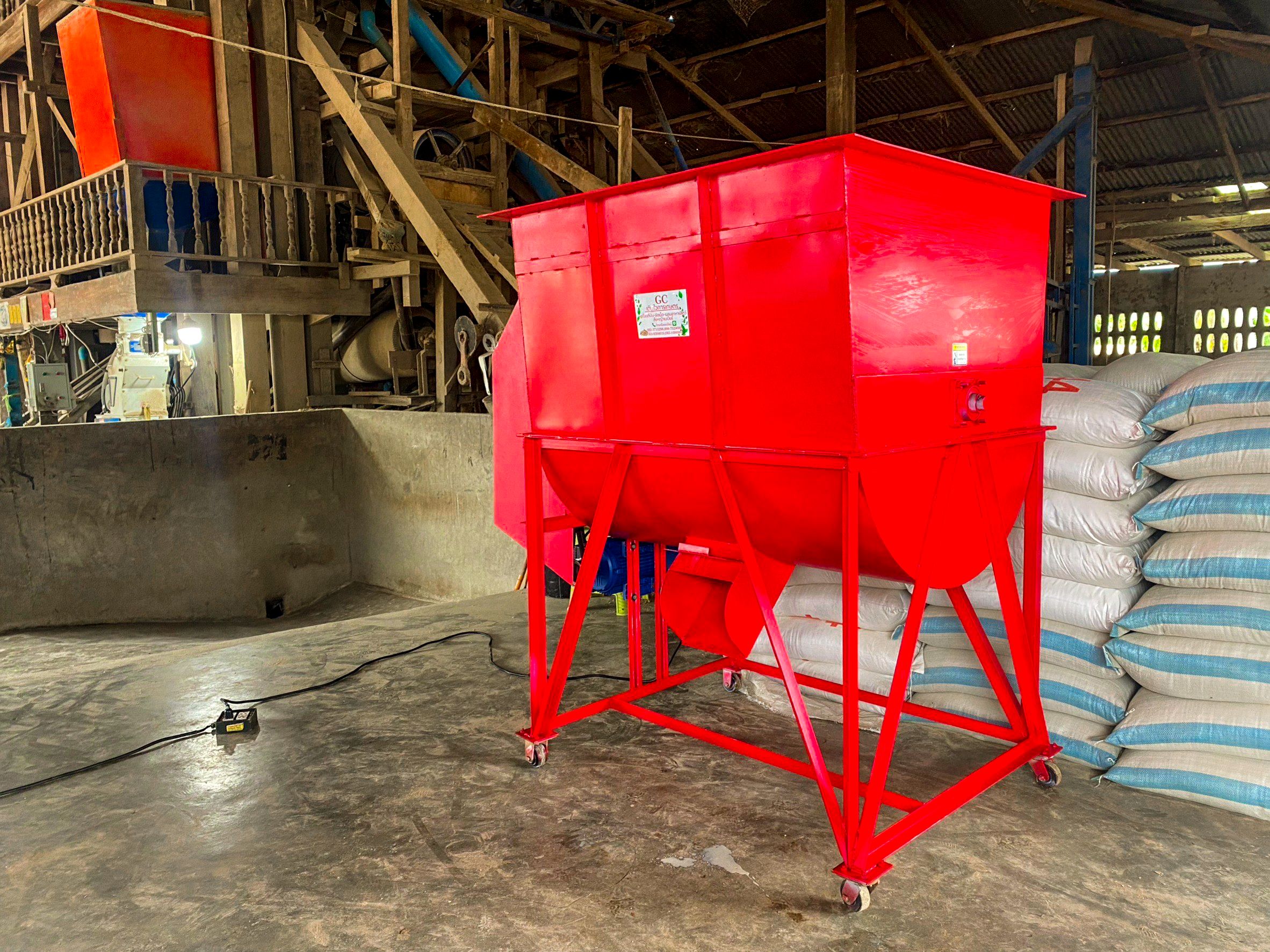 เครื่องผสมแนวนอน ขนาด 400 KG ผสมปุ๋ย/ดินปลูก/อาหารสัตว์ และอื่นๆ