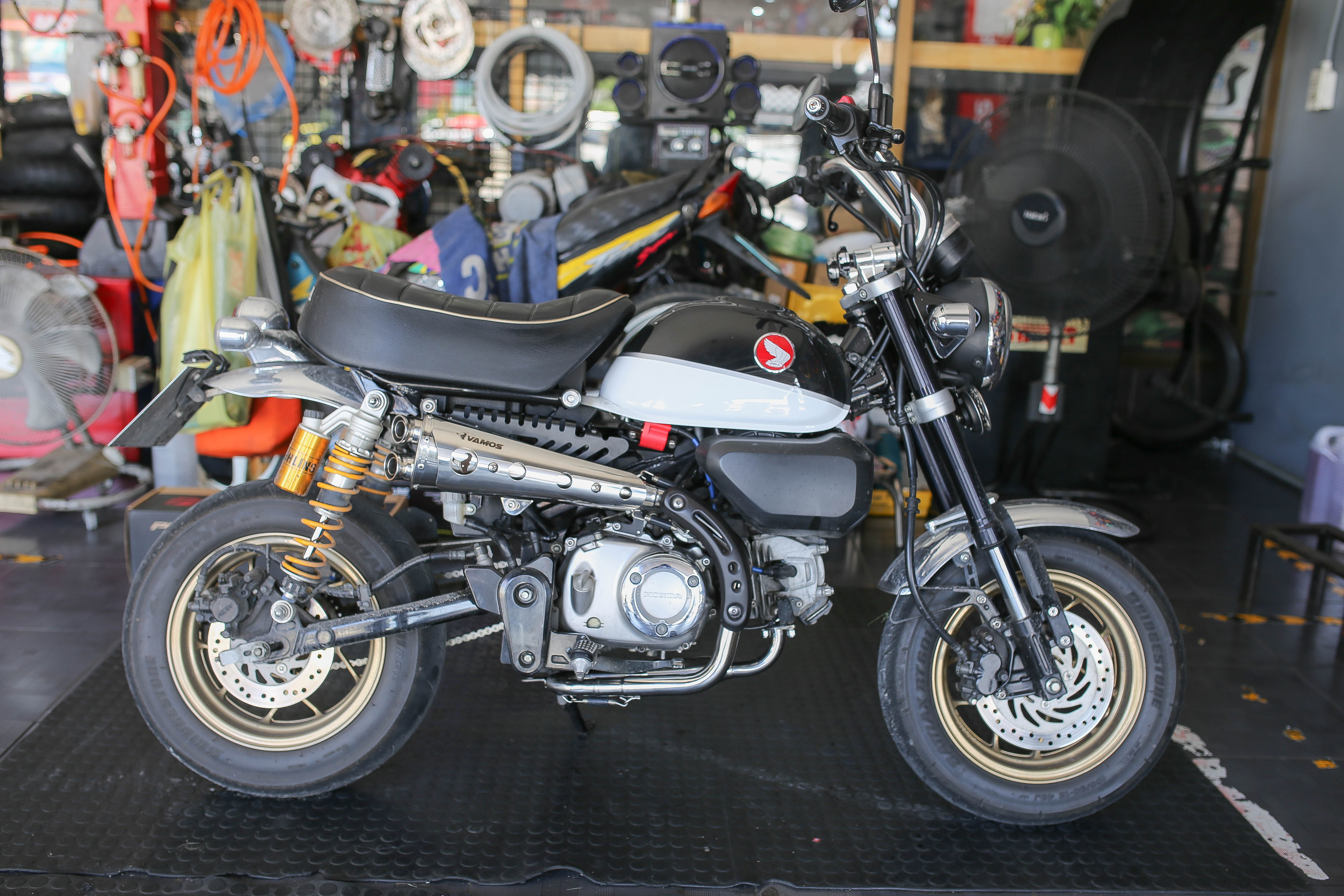 ท่อ MONKEY125 Vamos ตรงรุ่น เสียง นุ่ม ไพเราะ วัสดุน้ำหนักเบา ให้อัตตราเร่งที่ดี มาพร้อมอุปกรณ์ติดตั้งครบ ท่อมี มอก. ใช้งานได้สบายใจ