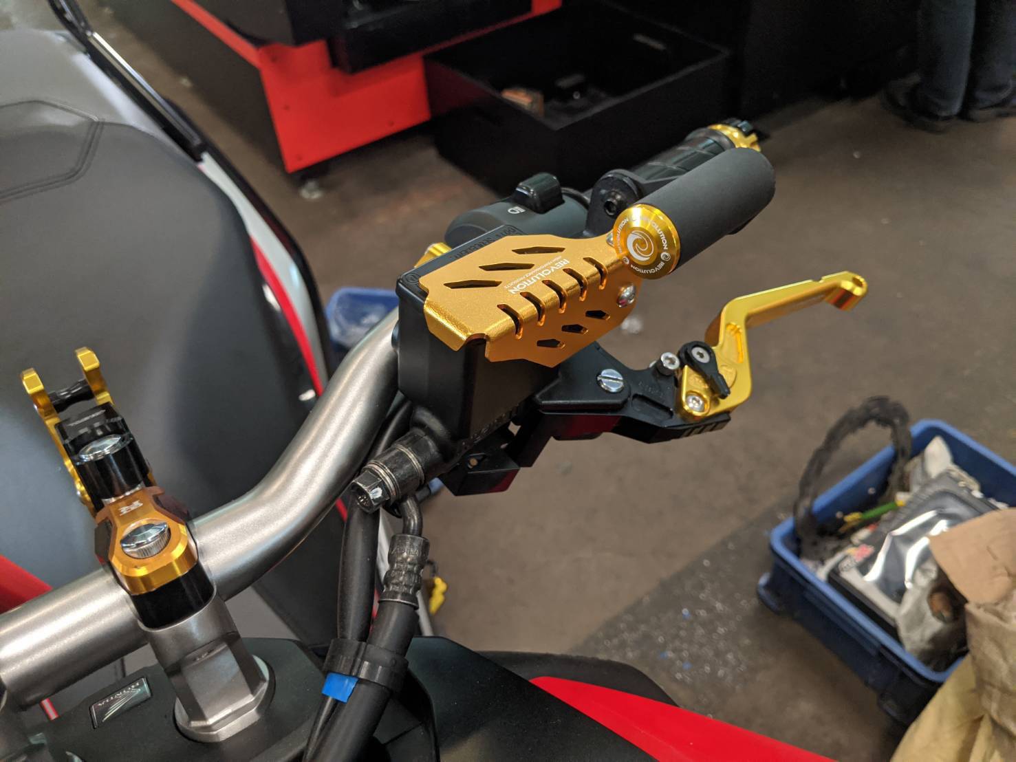 การ์ดปั้มบน L-R REVOLUTION ADV150 คู่ละ750