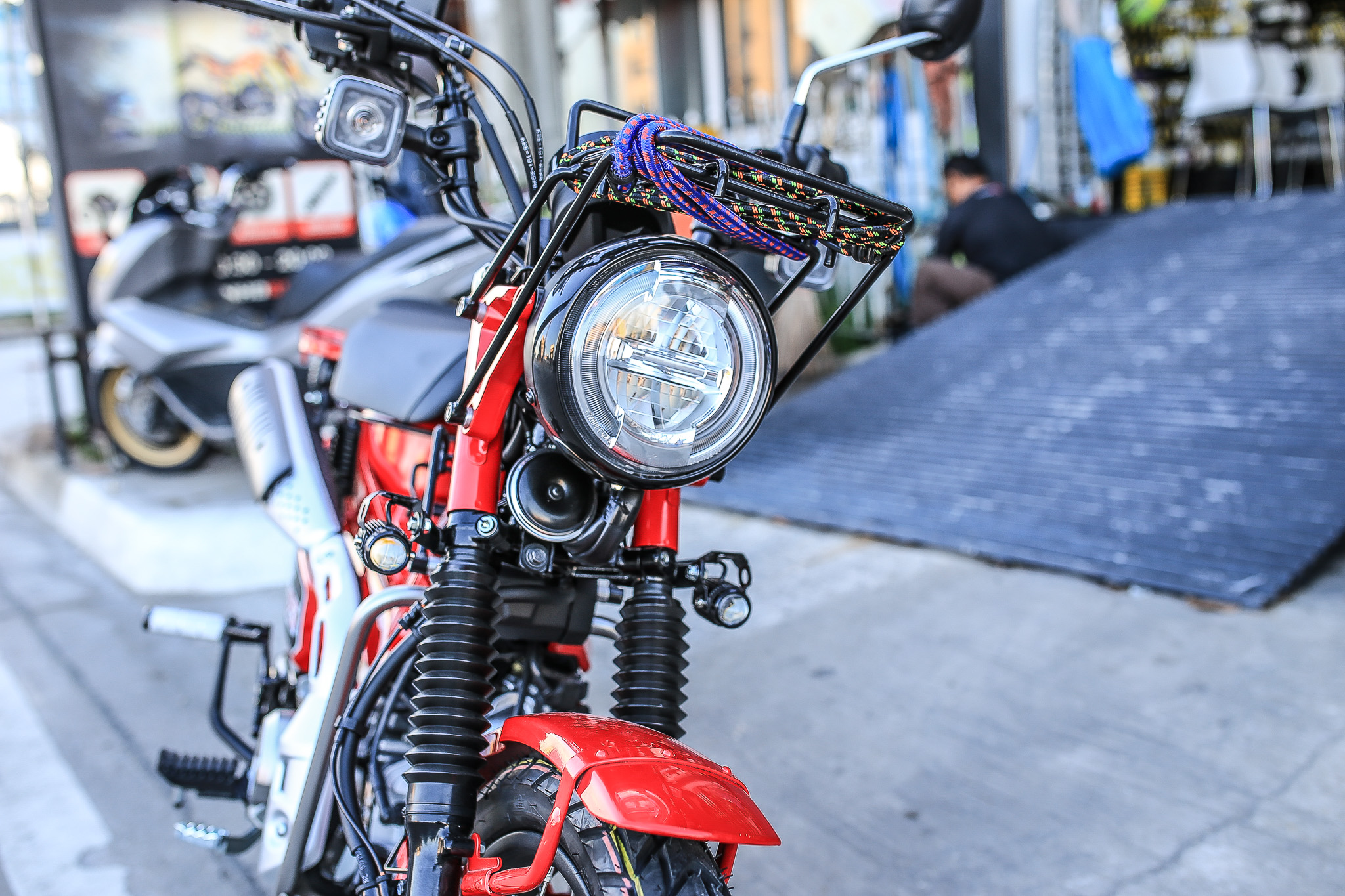 ไฟสปอตไลท์มอเตอร์ไซค์ ไฟหน้า ไฟท้าย สว่างมาก 2 สเต็ป (เเสงสีขาว+แสงสีส้ม) 13W+13W ไฟ LED DC12V-24V(2ชิ้น) 4.9