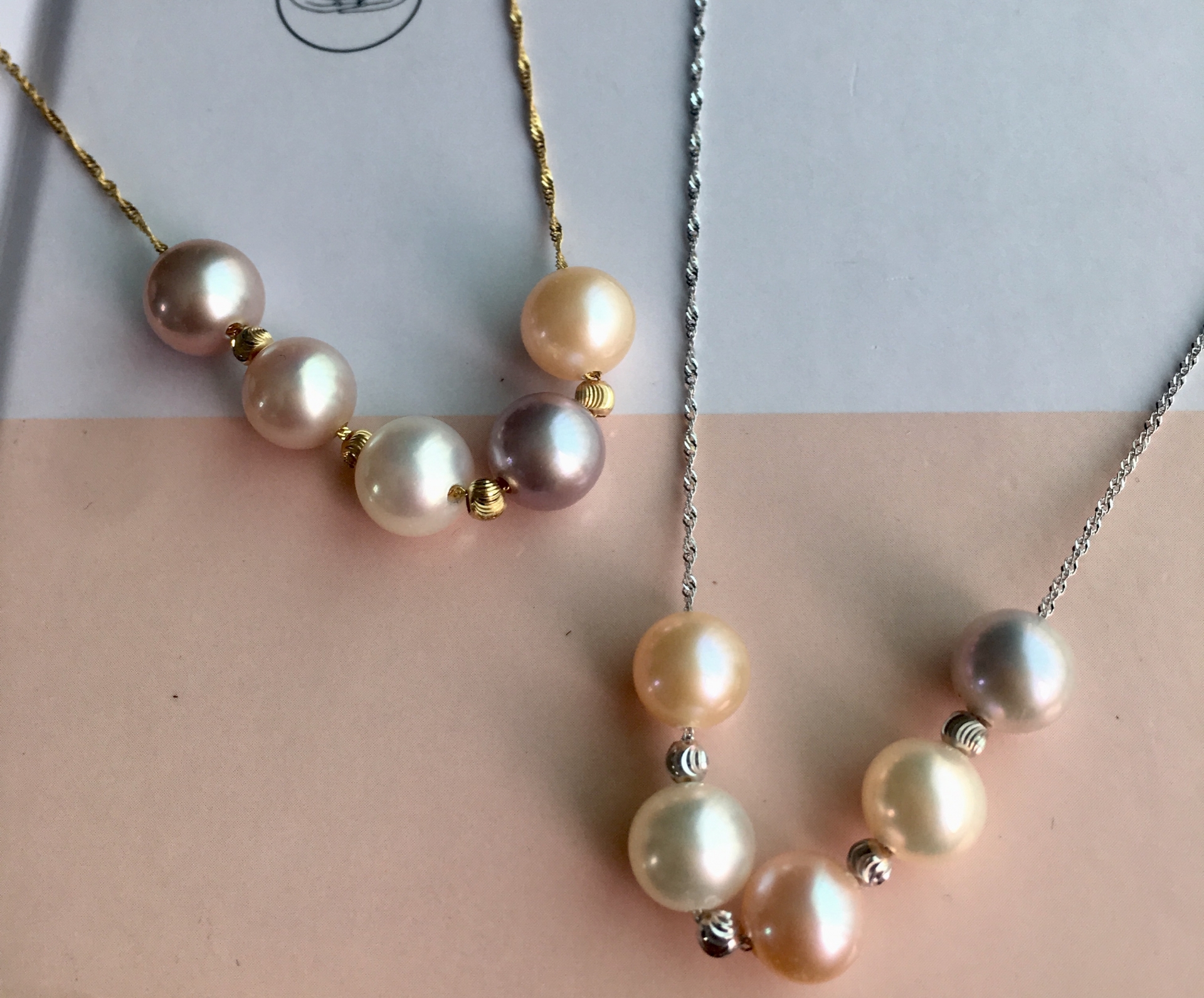 สร้อยทอง tin cup 18k ร้อยด้วยมุกขนาด 8-9 มิล จำนวน 5 เม็ด คละสี เกรด AAA