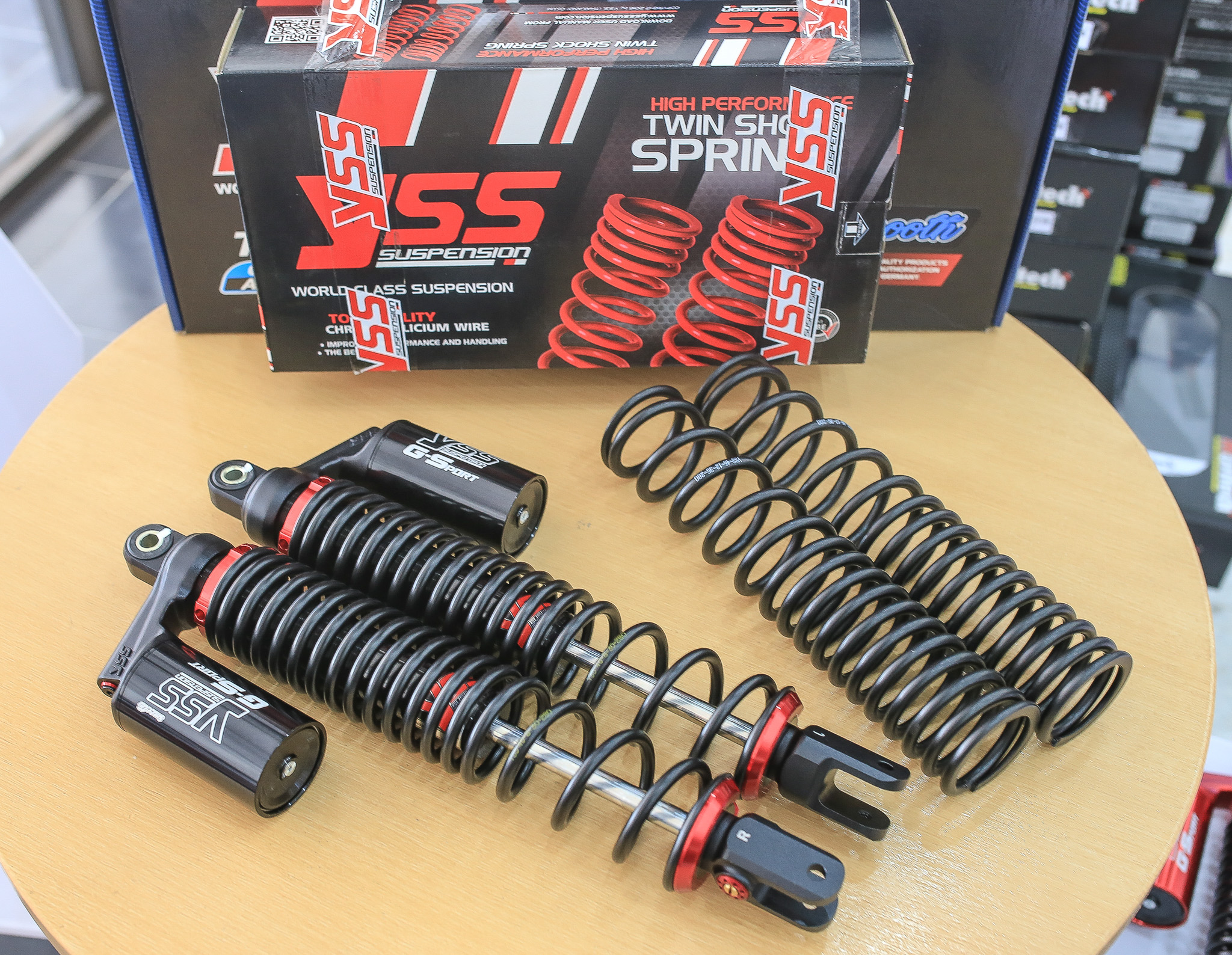 โช็ค YSS TG302-395TR-04-88 HONDA ADV 150 กระบอกดำ