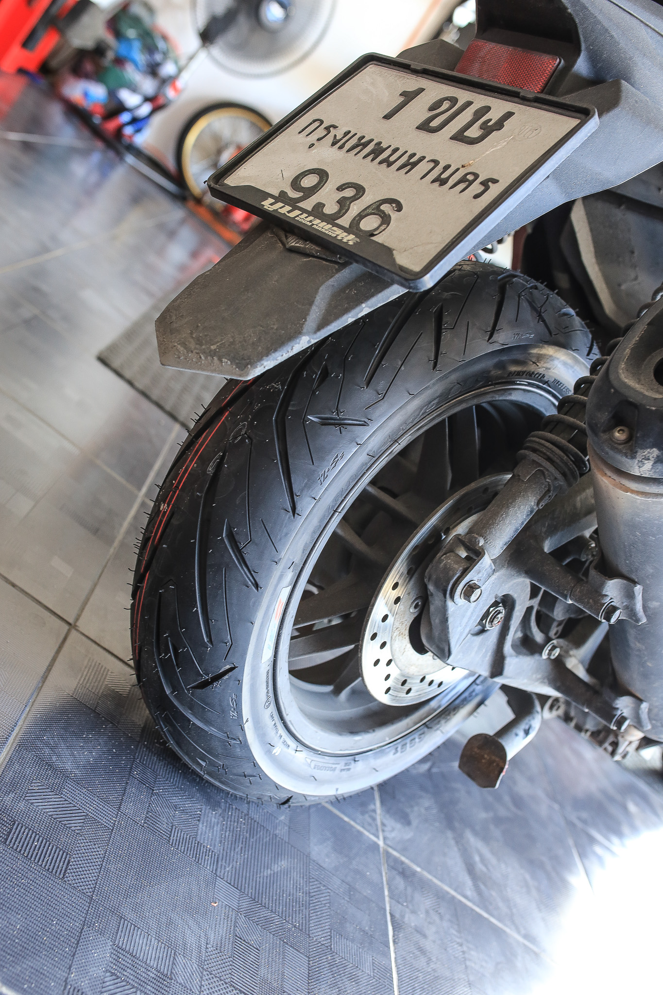 ยางIRC รุ่น Izs - s99T Scooter X-MAX300 FORZA300-350 120/70-15 140/70-14 ราคาคู่ละ 3690