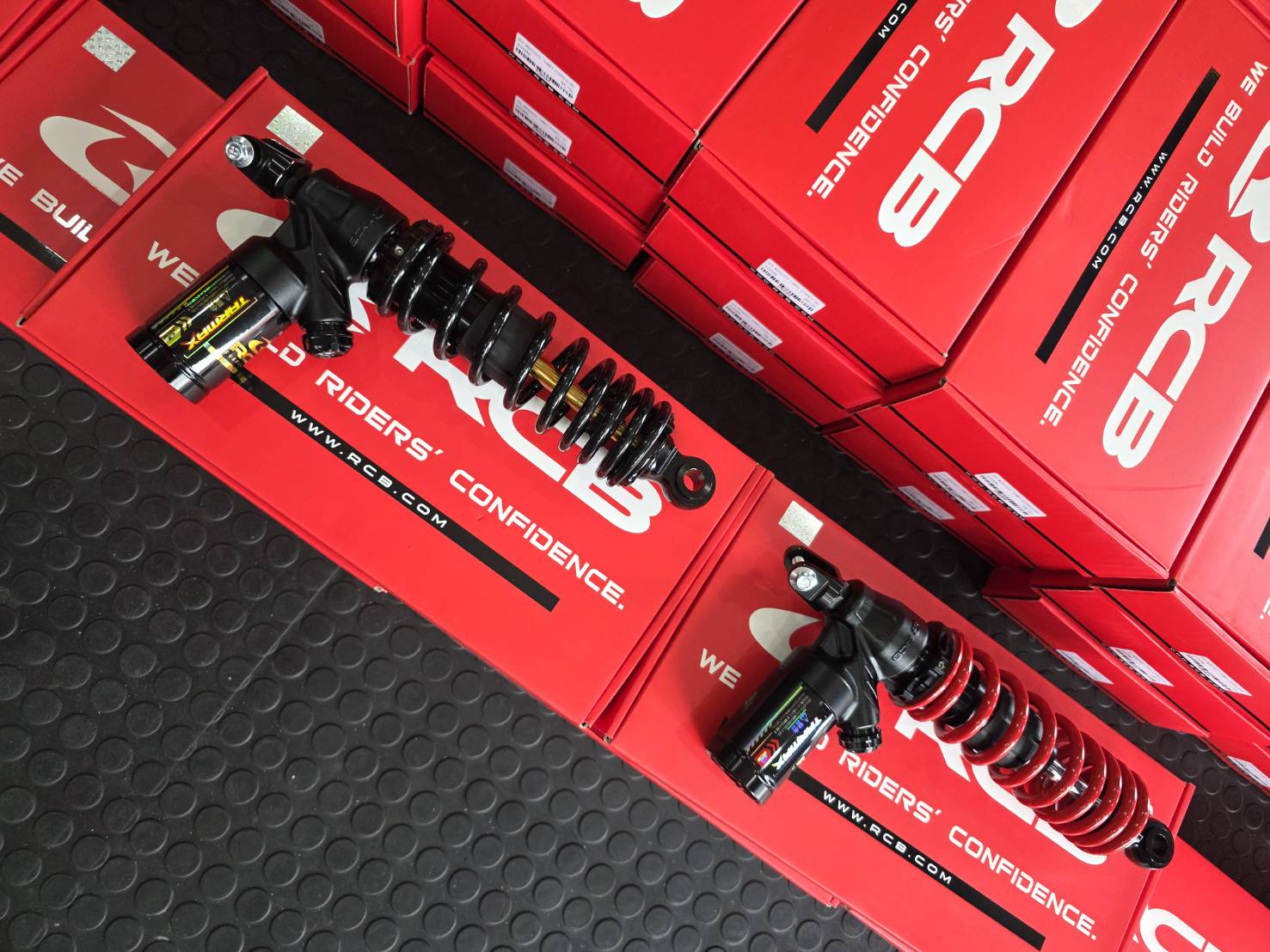 โช๊ค𝐑𝐂𝐁 𝐓𝐀𝐑𝐌𝐀𝐗 𝐍𝐄𝐖!GIORNO+ (อยากให้รถของคุณขับขี่นุ่มนวล ยึดเกาะถนนดีเยี่ยม ห้ามพลาด!) จากแบรนด์ 𝐑𝐂𝐁 ที่พร้อมที่จะดูแลคุณ ✅มาพร้