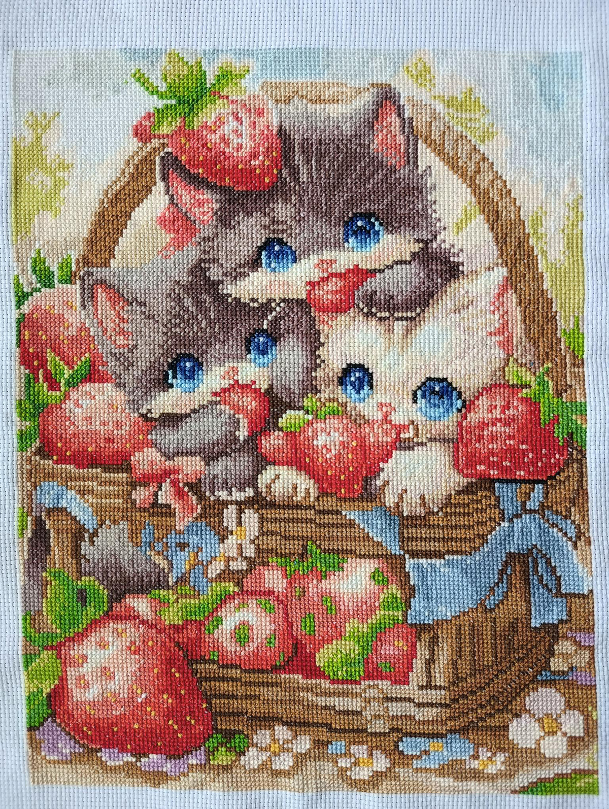 cat-1031 *สินค้าหมด* ชุดปักครอสติช ลายแมวน้อยในตะกร้าสตรอเบอรี่ (ปักเต็มผืนผ้า ไม่มีเดินเส้น ผ้า11CT พิมพ์ลาย ปัก 3 เส้นเล็ก) ขนาด 41*50 ซม.ผ้าครอสติช 11CTพิมพ์ลายปักบนผ้า ไหมคอตตอน 40 สี ผังลาย เข็ม