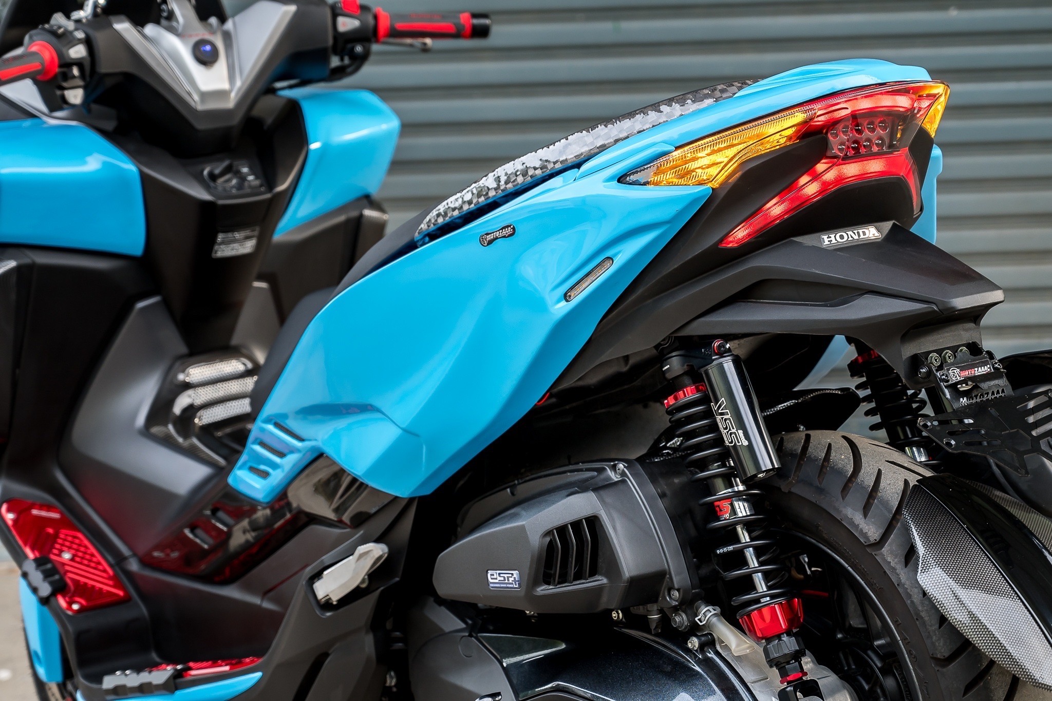 ครอบท้ายแฟริ่ง MOTOZAAA FORZA 350 ลายฟิมล์ 3900฿ / สีตามตัวรถ 3300฿