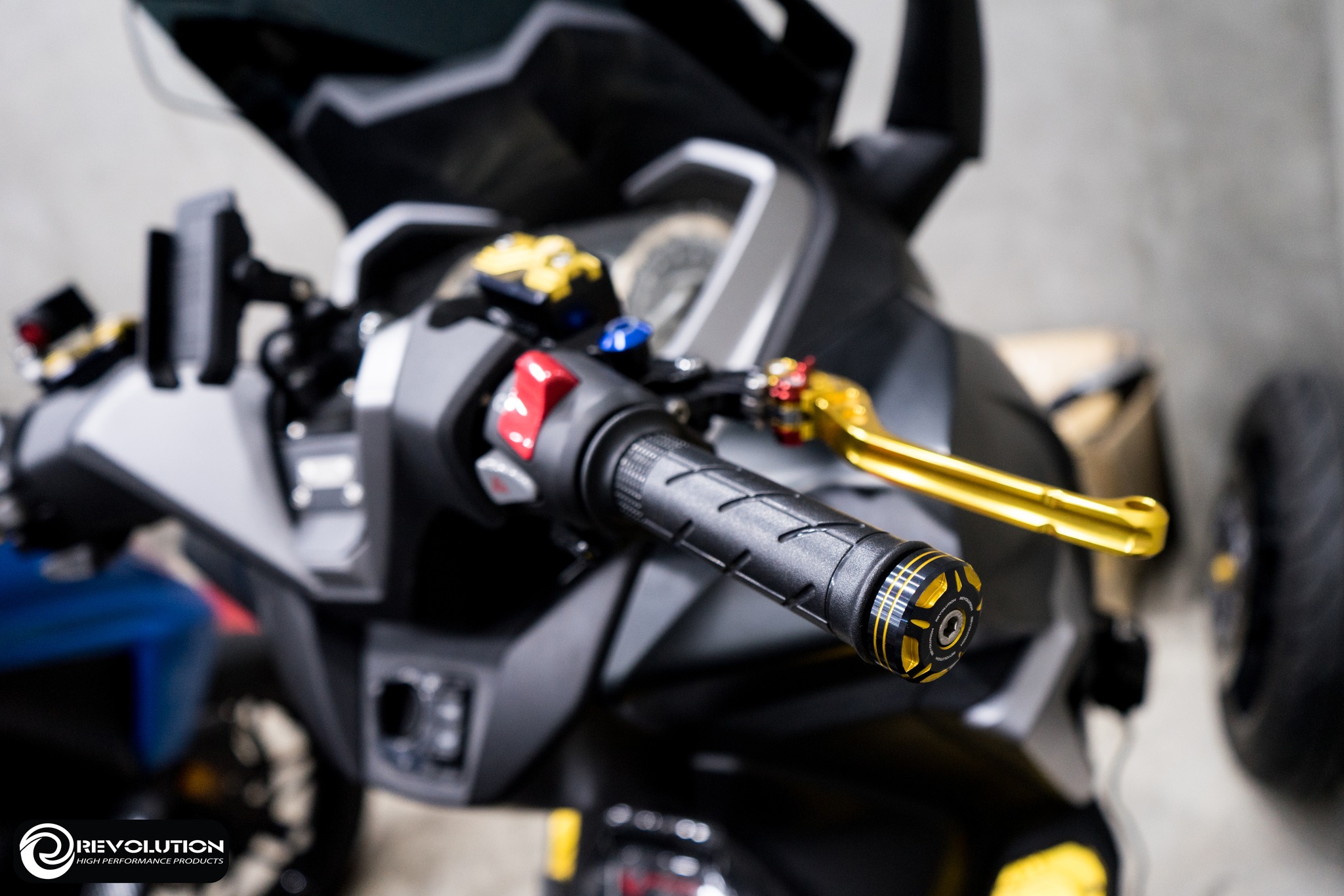 น็อตปลายแฮนด์ ทูโทน REVOLUTION FORZA-350/X-MAX300 ทั่วไป (34x13.5mm)