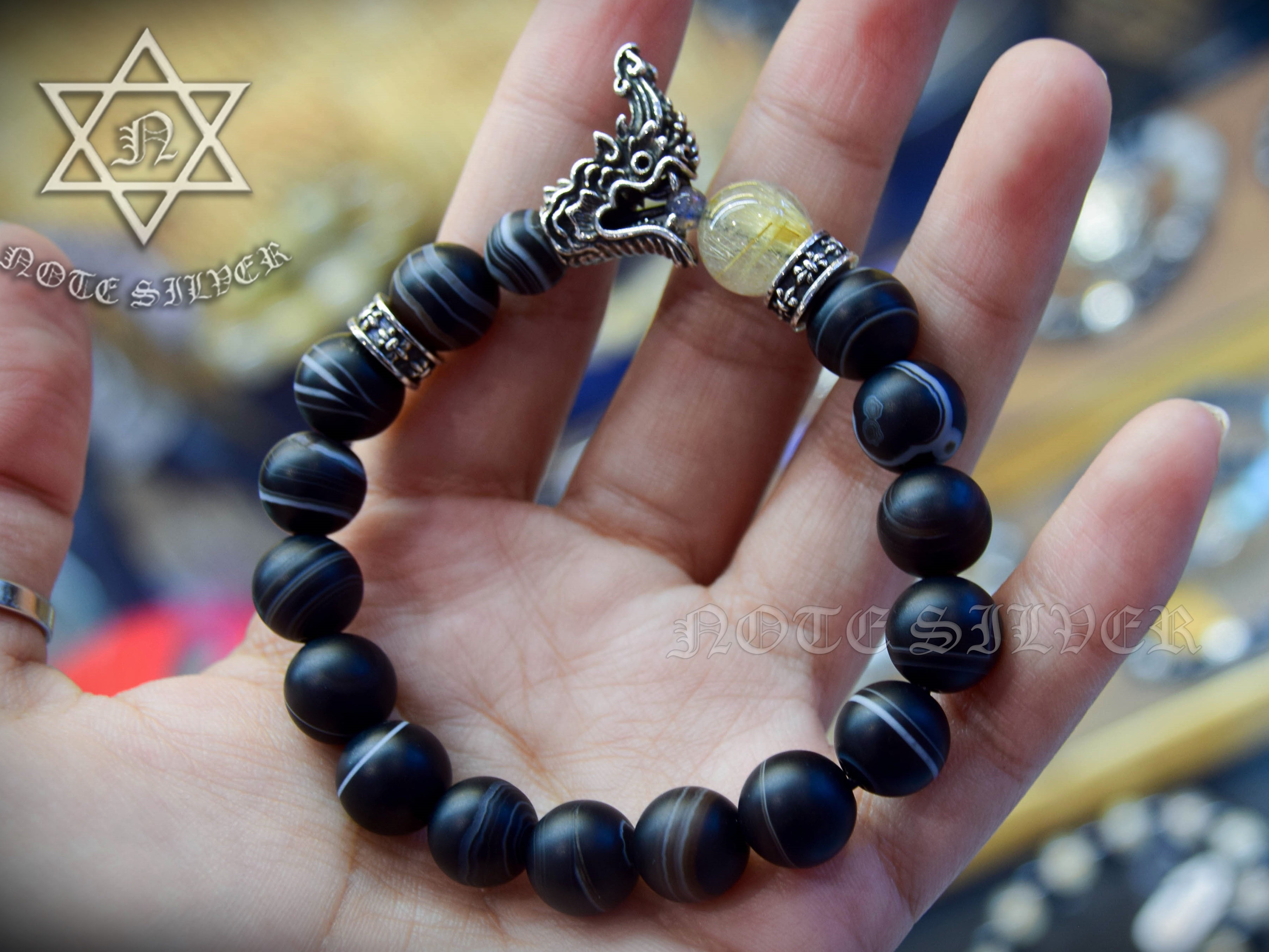 ข้อมือหินเบนเดด bendad ประดับชาร์มเศียรพญานาคเศียรใหญ่คาบหินไหมทอง Sterling Silver 925 NSSV2773