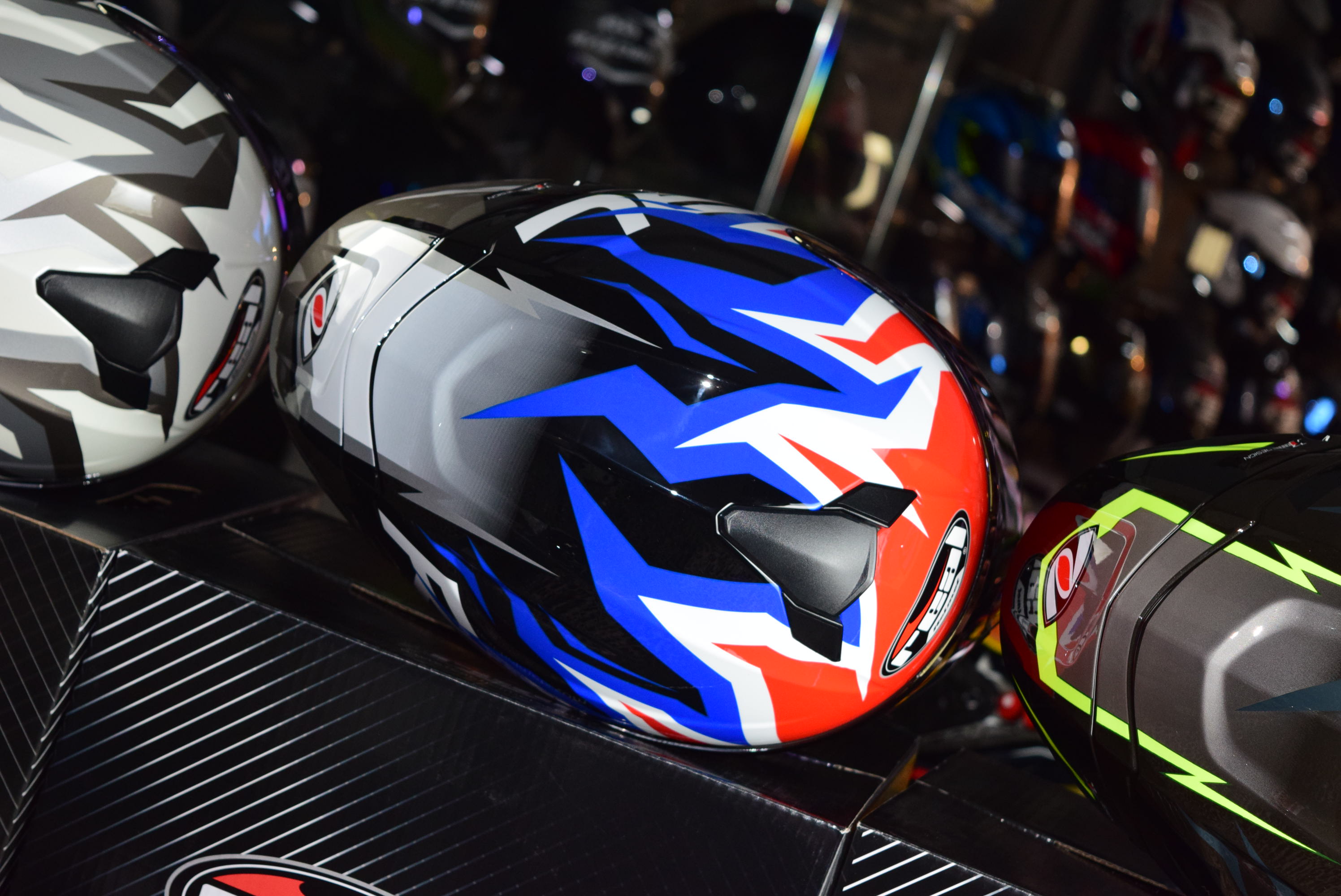 หมวกกันน็อค REAL รุ่น Falcon ลาย FIRE STORM สี ดำ-น้ำเงินแดง