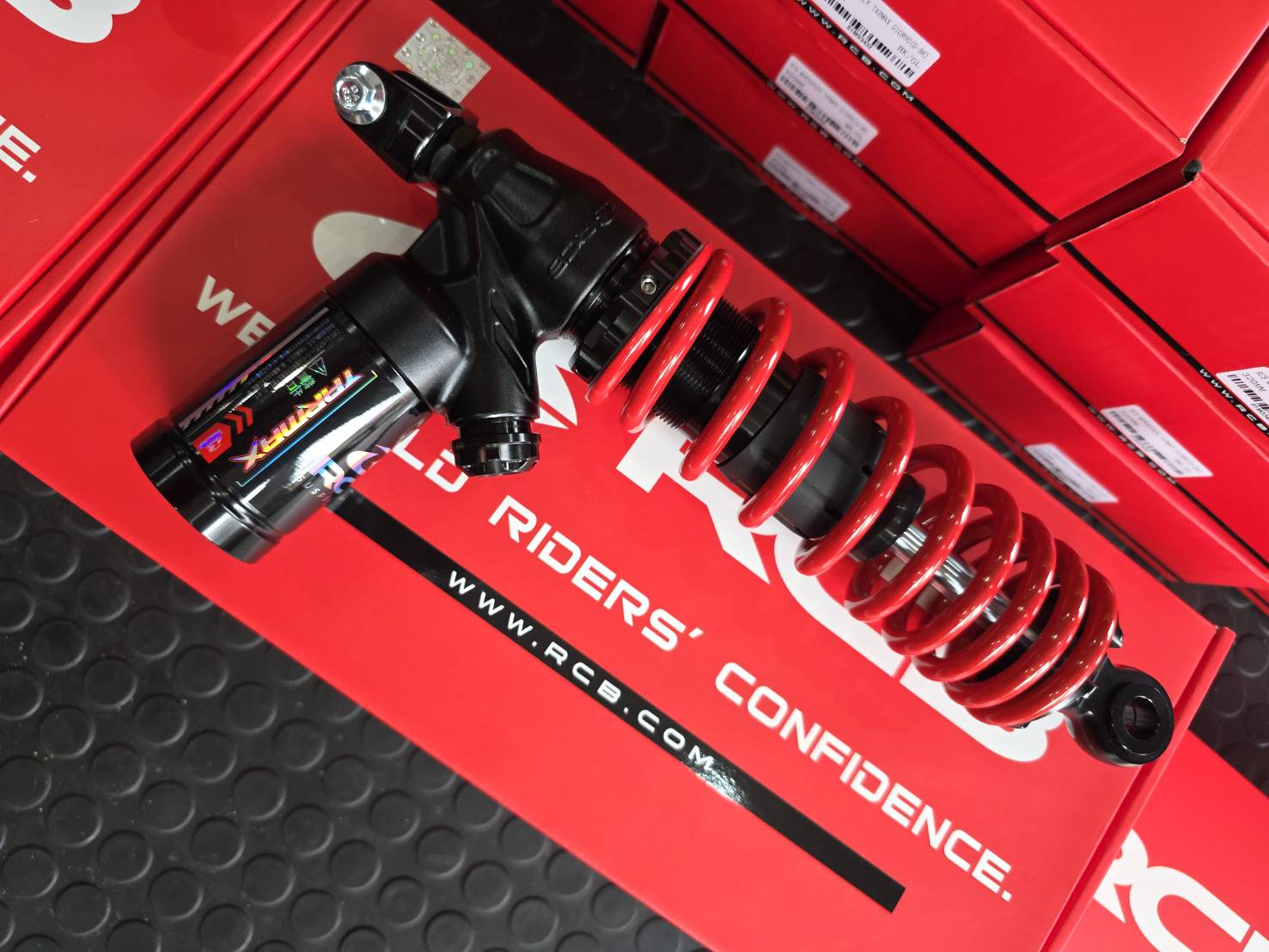 โช๊ค𝐑𝐂𝐁 𝐓𝐀𝐑𝐌𝐀𝐗 𝐍𝐄𝐖!GIORNO+ (อยากให้รถของคุณขับขี่นุ่มนวล ยึดเกาะถนนดีเยี่ยม ห้ามพลาด!) จากแบรนด์ 𝐑𝐂𝐁 ที่พร้อมที่จะดูแลคุณ ✅มาพร้