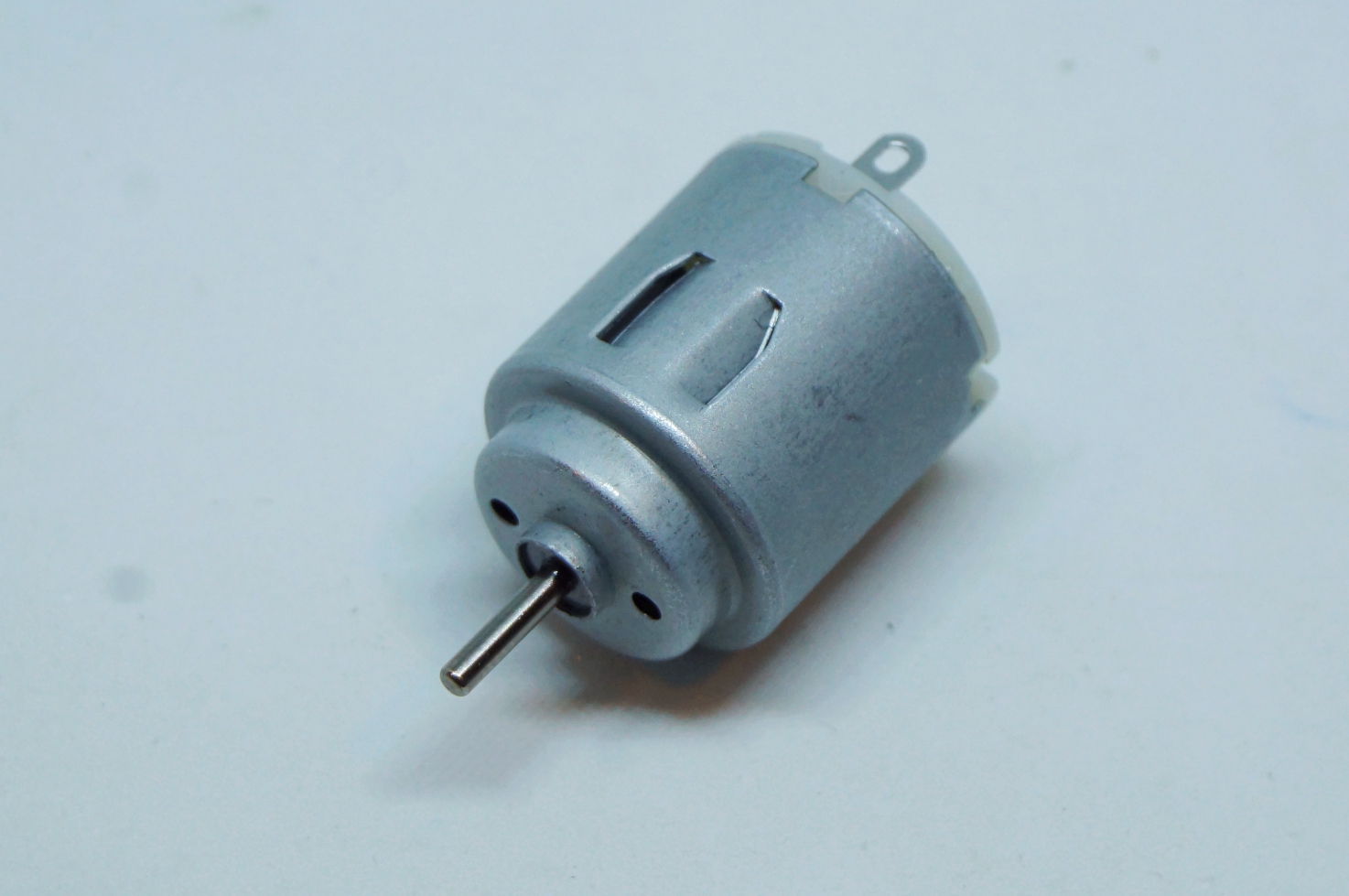 140 Motor 2000 RPM (3V - 6V DC)