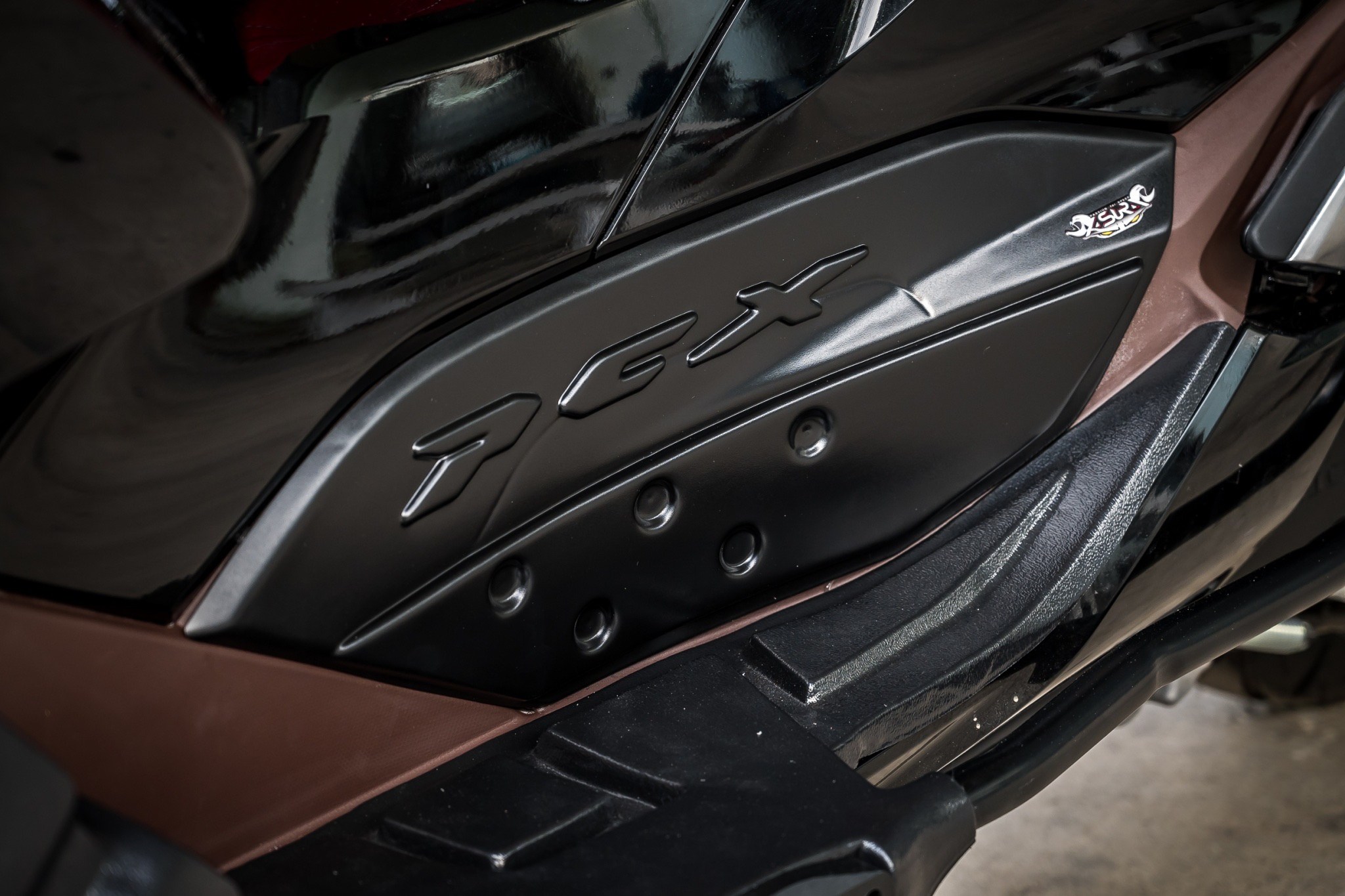 ติดข้างวางเท้า AsurA PCX160 ราคา2500