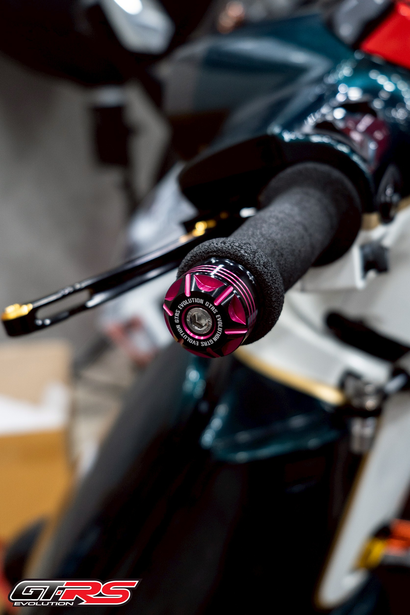 น็อตปลายแฮนด์ ทูโทน CNC GTR V2 GIORNO+ CLICK160 31x22 mm มี8สี ดำแดง ดำทอง ดำเทา ดำเขียว ดำน้ำเงิน ดำส้ม ดำม่วง ดำชมพู ราคา520