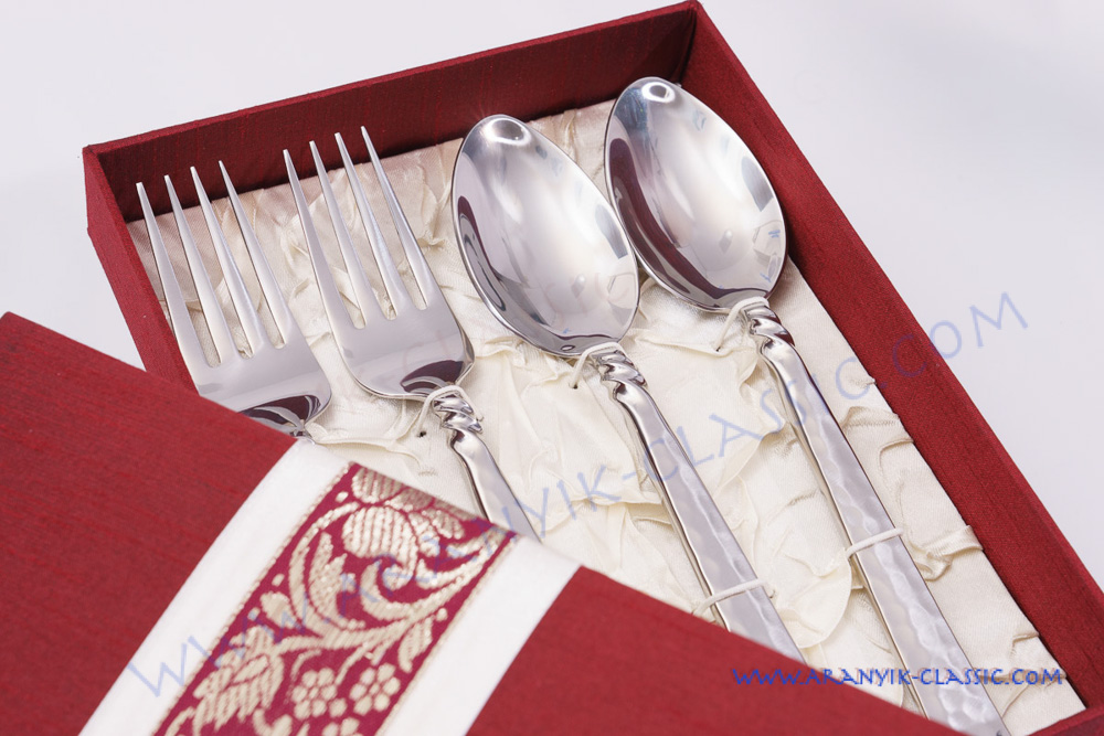 ของขวัญให้ต่างชาติ ช้อนส้อมพร้อมกล่อง อรัญญิกคลาสสิค 4 ชิ้น