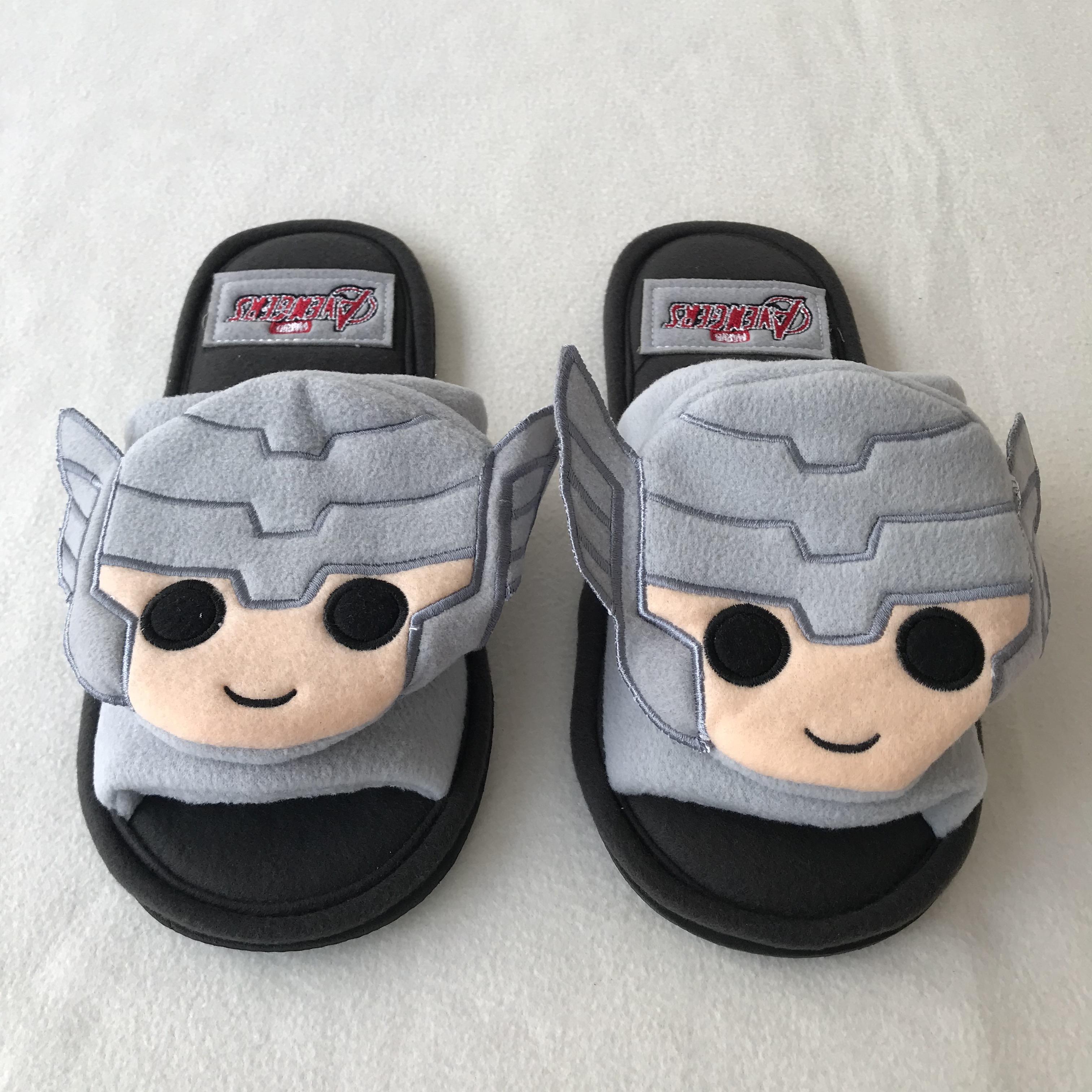 Marvel รองเท้าใส่ในบ้าน พื้นบาง อเวนเจอร์ ธอร์ ลิขสิทธิ์แท้ Marvel Aventure Thor Slippers Shoes เทา 10.5 นิ้ว