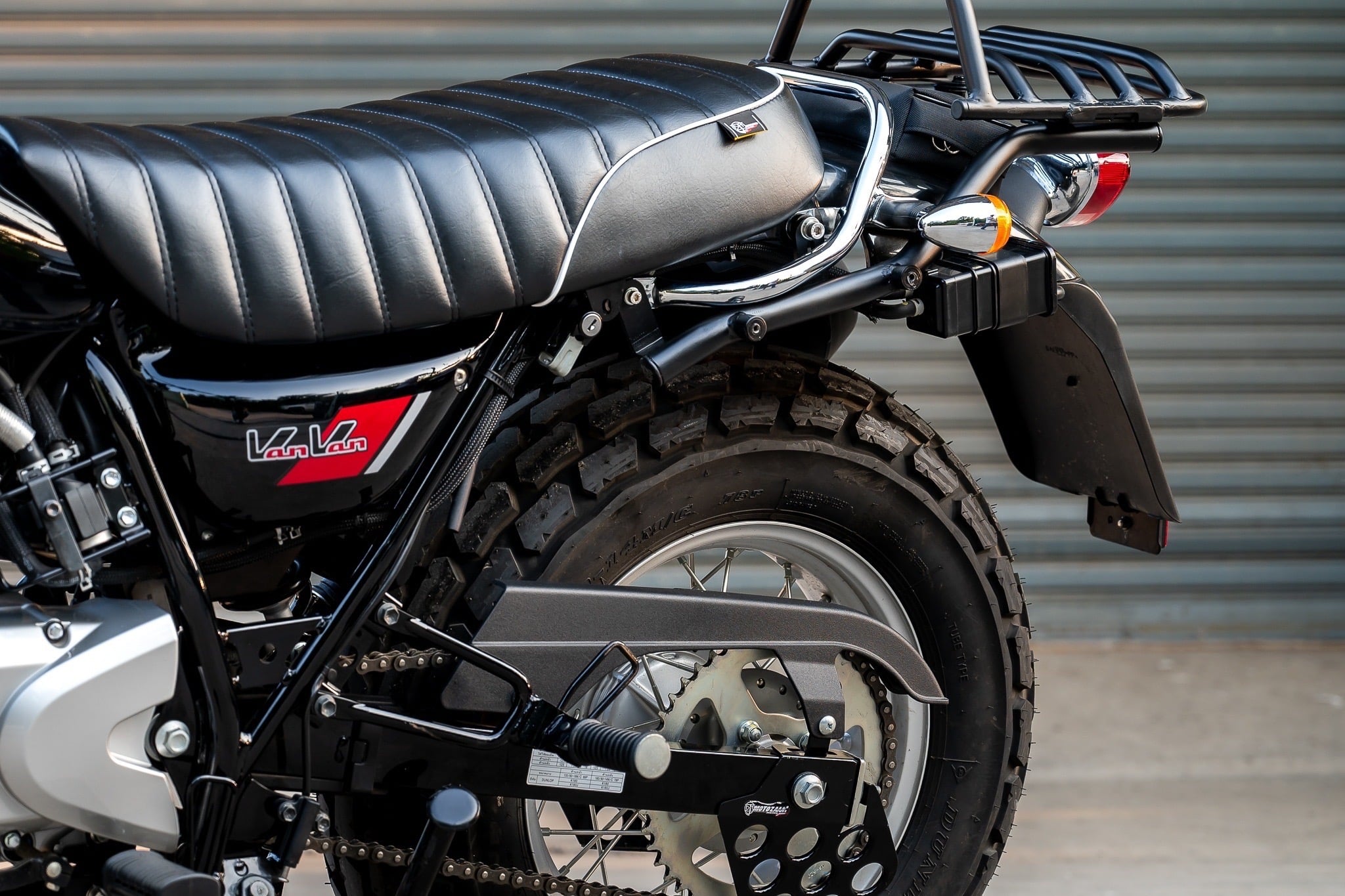 ของแต่ง Suzuki VanVan 200 MOTOZAAA VanVan200 / 125 1.ชิวหน้า V.1 2200฿ 2.ชิวหน้า V.2 2700฿ มีหน้ากาก 3.ชุดบังโคลนหน้า 2900฿ 4.แคชบาร์ 3990฿ ( มาพร้อมกันแคร้ง การ์ใต้ท้องเครื่อง ) 5. แร็คท้าย 3500฿ 6.แร็คกระเป๋าตัวใหญ่ 2100 ฿ 7.กระเป๋าข้างกันน้ำ 2690฿ 8.กั