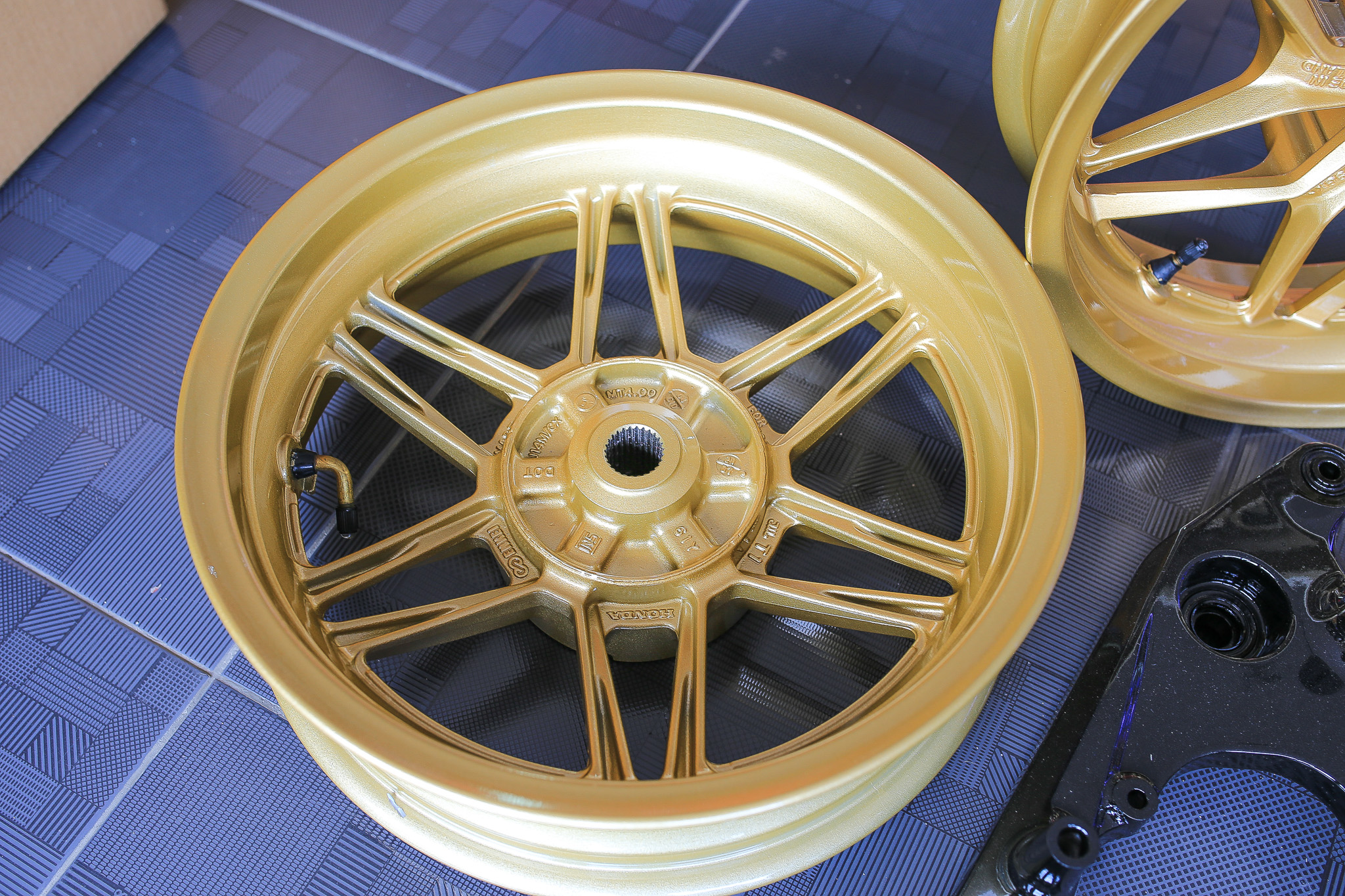 ✅ล้อสีม่วงเอฟเฟค ราคาสับพร้อมใส่พร้อมถ่วง 3000 บาท ✅ล้อสีทอง แดง น้ำเงิน ราคาสับพร้อมใส่พร้อมถ่วง 2800 บาท