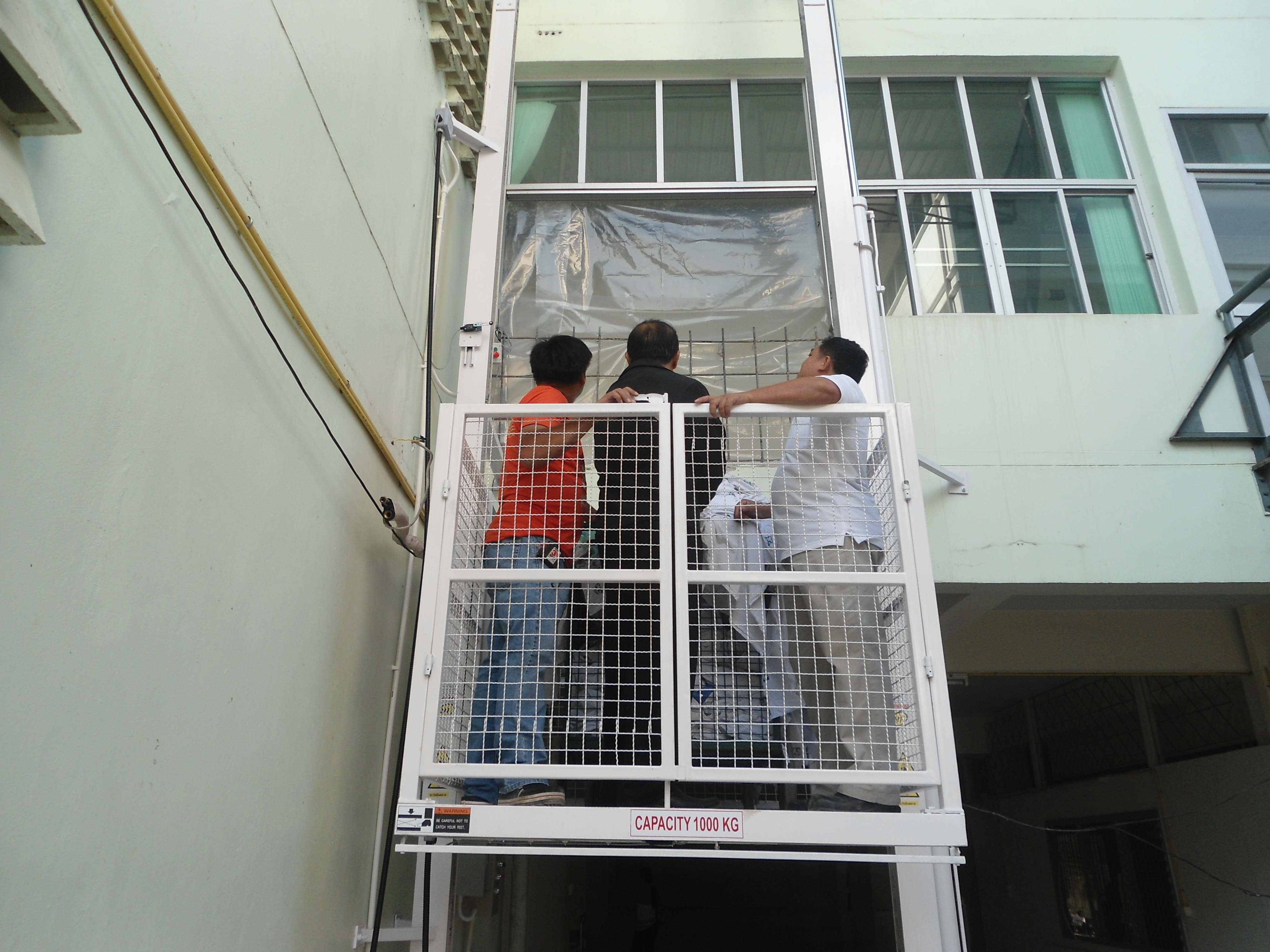 ลิฟท์นอกอาคาร มีทั้งลิฟท์ที่ใช้สลิงและใช้โซ่ ความสูงตั้งแต่ 1 เมตร - 15 เมตร ลิฟท์นอกอาคาร ลิฟท์ในบ้าน ตามบ้านสำหรับผู้ป่วยที่ไม่สามารถเดินขึ้นบนบ้านได้ ที่นั่งรถวิลแชร์น้ำหนัก 100 - 500 kg. ลิฟท์ในโรงแรม