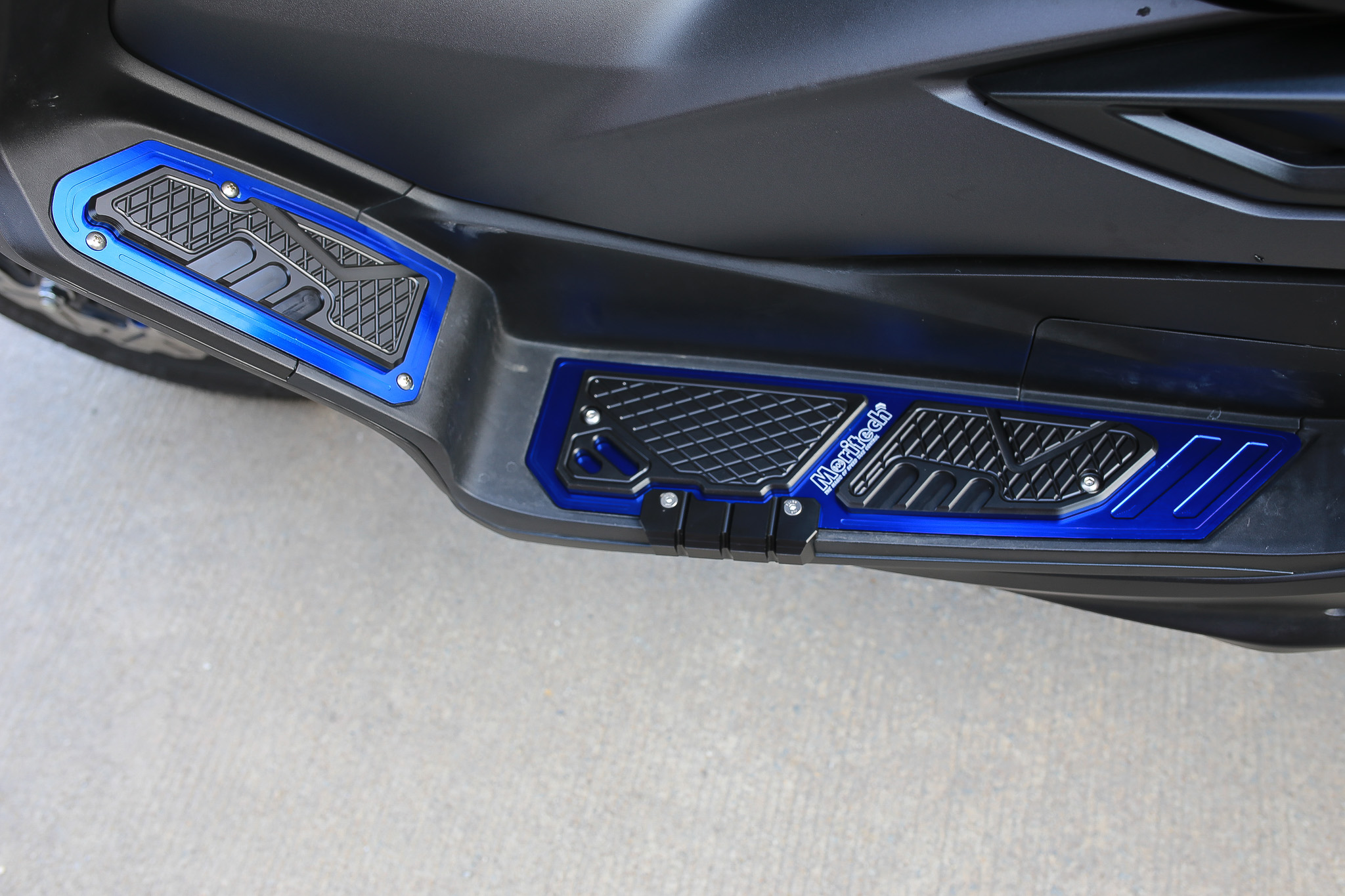 แผ่นพื้นพักเท้าหน้า CNC All New Forza 300 MORITECH ราคา2550