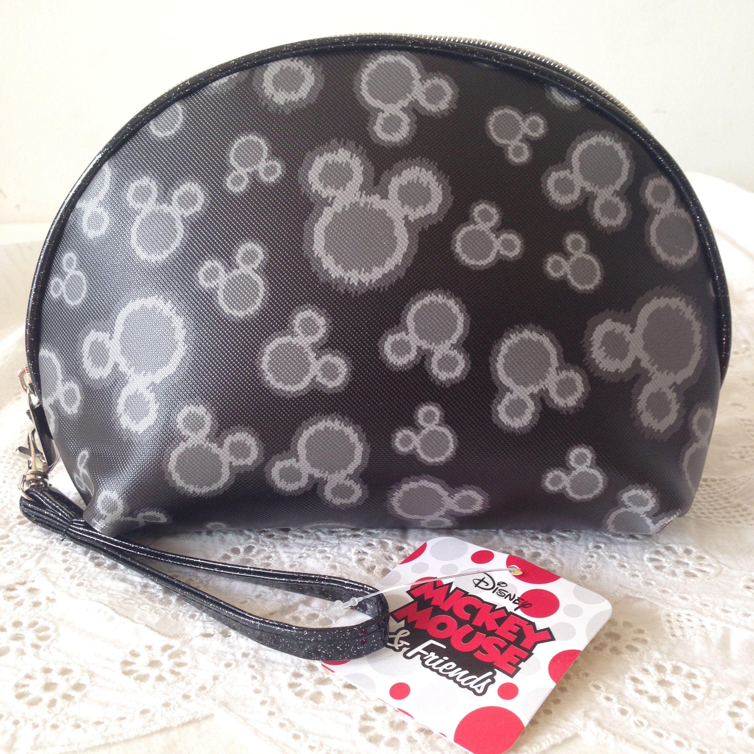 กระเป๋าใส่เครื่องสำอางค์ มิกกี้เมาส์ มินนี่เมาส์ Mickey Mouse Minnie Mouse Cosmetic bag