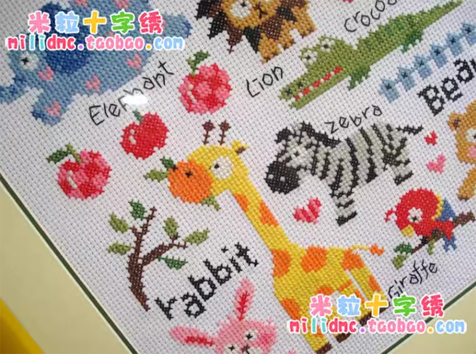 animal-1100 *สินค้าหมด* ชุดปักครอสติช ลายสัตว์น้อยน่ารัก (ผ้า11CTพิมพ์ลาย ปัก 3 เส้นเล็ก) ขนาด 32*32 ซม. ผ้าครอสติช 11CTพิมพ์ลายปักบนผ้า ไหมคอตตอน 15 สี ผังลาย เข็ม