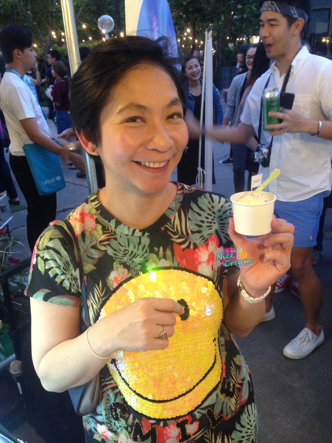 อกงานแจกไอศครีมในนาม บริษัท พลัส พร็อพเพอร์ตี้ จำกัด @ Habito mall วันที่ 16-17 ธ.ค. 2560 งาน Sansiri Market Fest