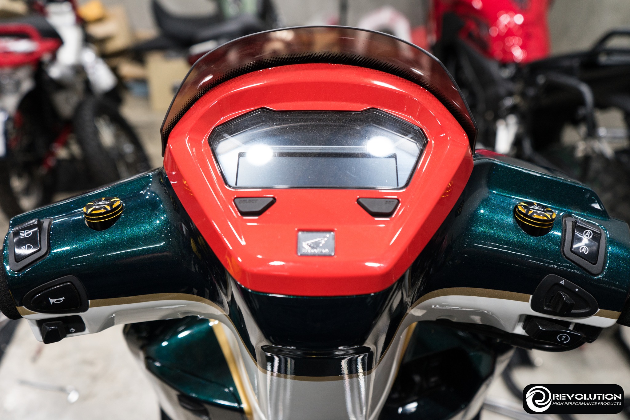 ตัวอุดรูกระจก ทูโทน REVOLUTION GIORNO+ รหัสสินค้า ดำแดง ดำทอง ดำเทา - ดำน้ำเงิน ดำเขียว ดำม่วง ราคา 550 บาท/คู่ ใส่ได้ทั้ง ABS และCBS ได้ทั้ง2รุ่น