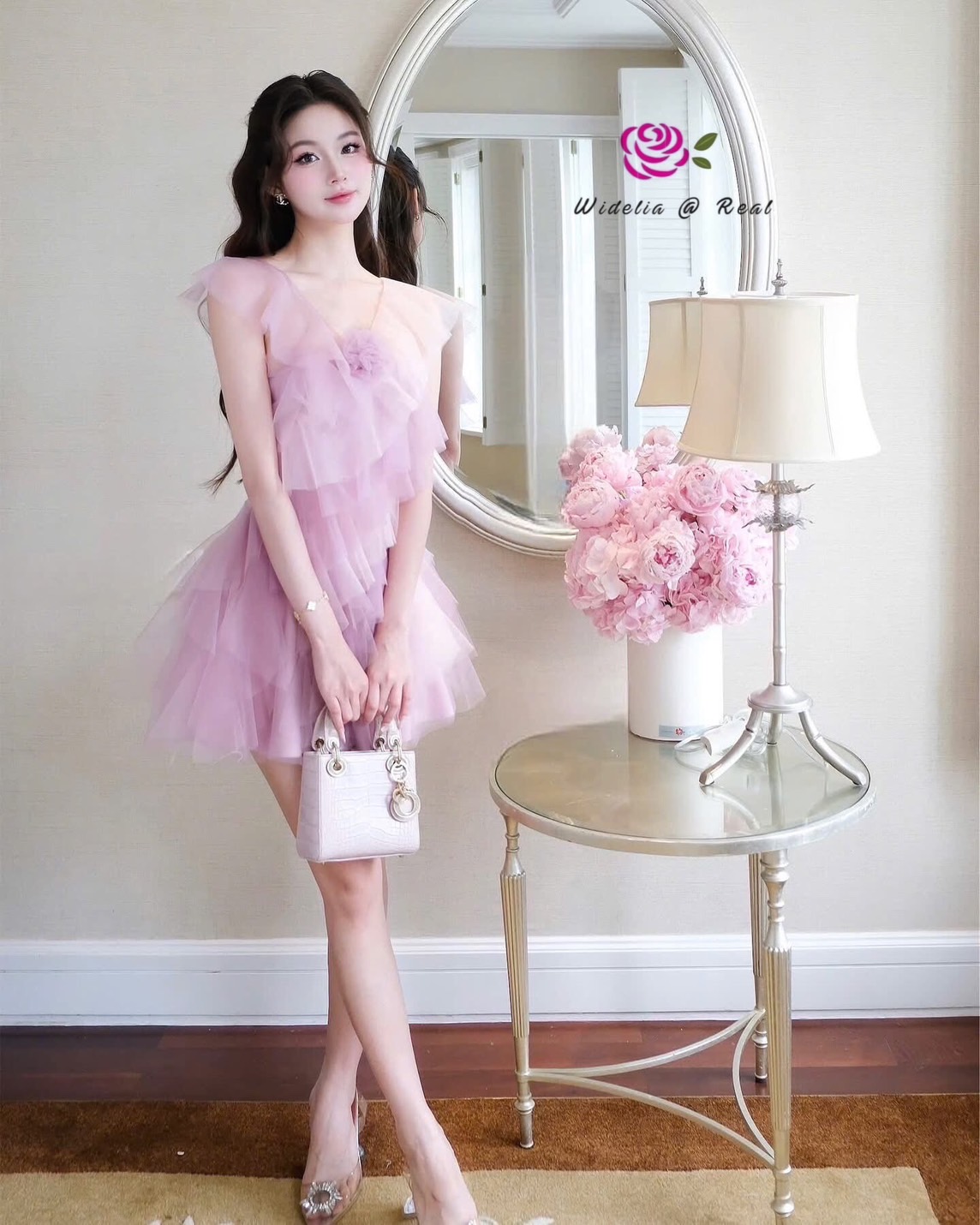Korea Dress เดรสสายเดี่ยว อกมีเข็มกัดดอกไม้ เนื้อผ้ามุ้งเย็บระบายฟูอลังการมาทั้งชุด